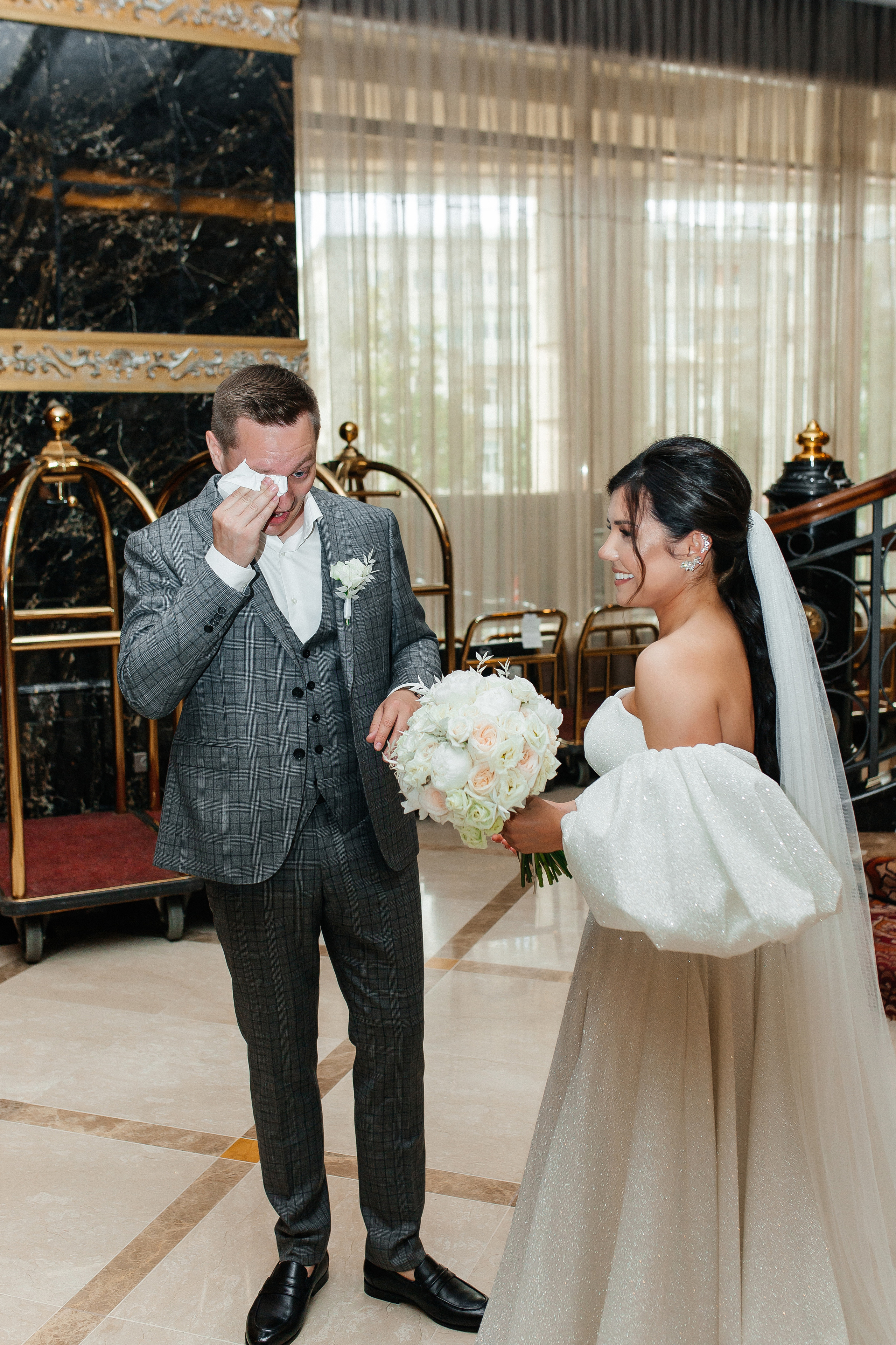 Свадебная фотосессия в отеле Lotte. Фото Радости. Свадебный и семейный фотограф в Москве Юлия Самойлова