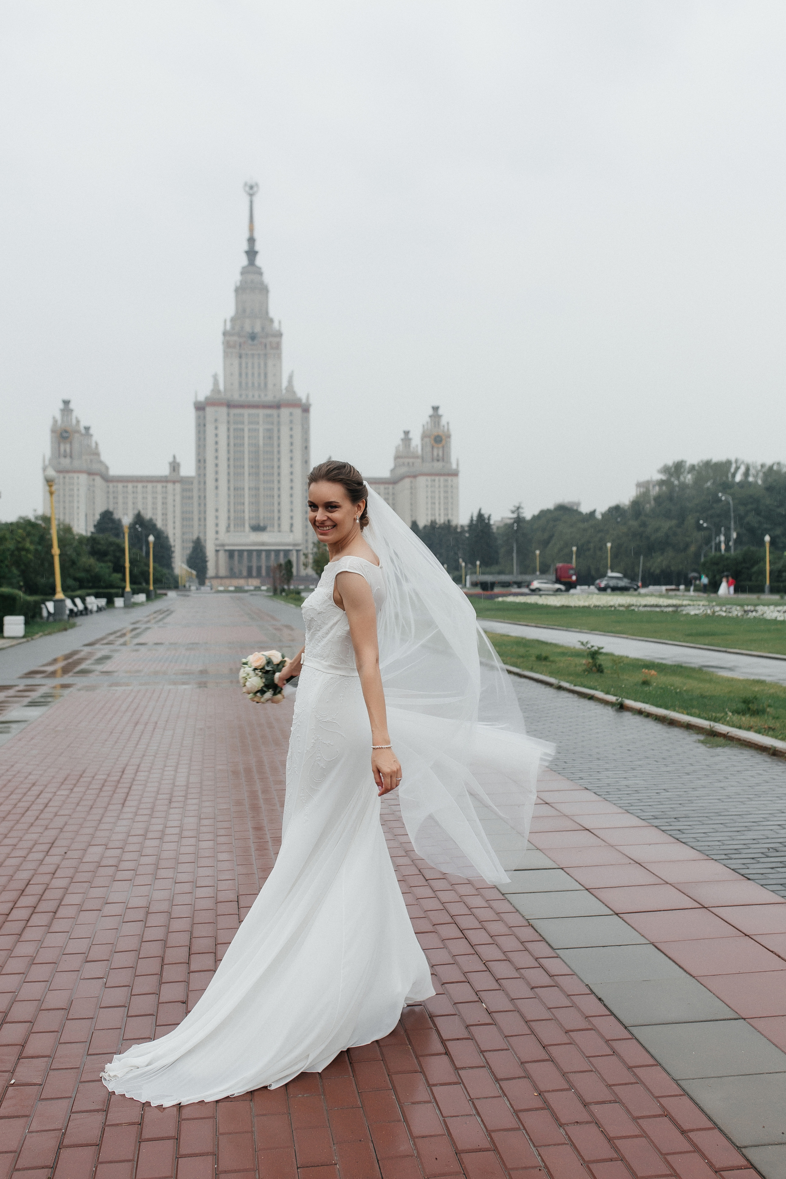 Свадебная фотосессия Movenpick. Фотосессия у МГУ. Фото Радости. Свадебный и семейный фотограф в Москве Юлия Самойлова