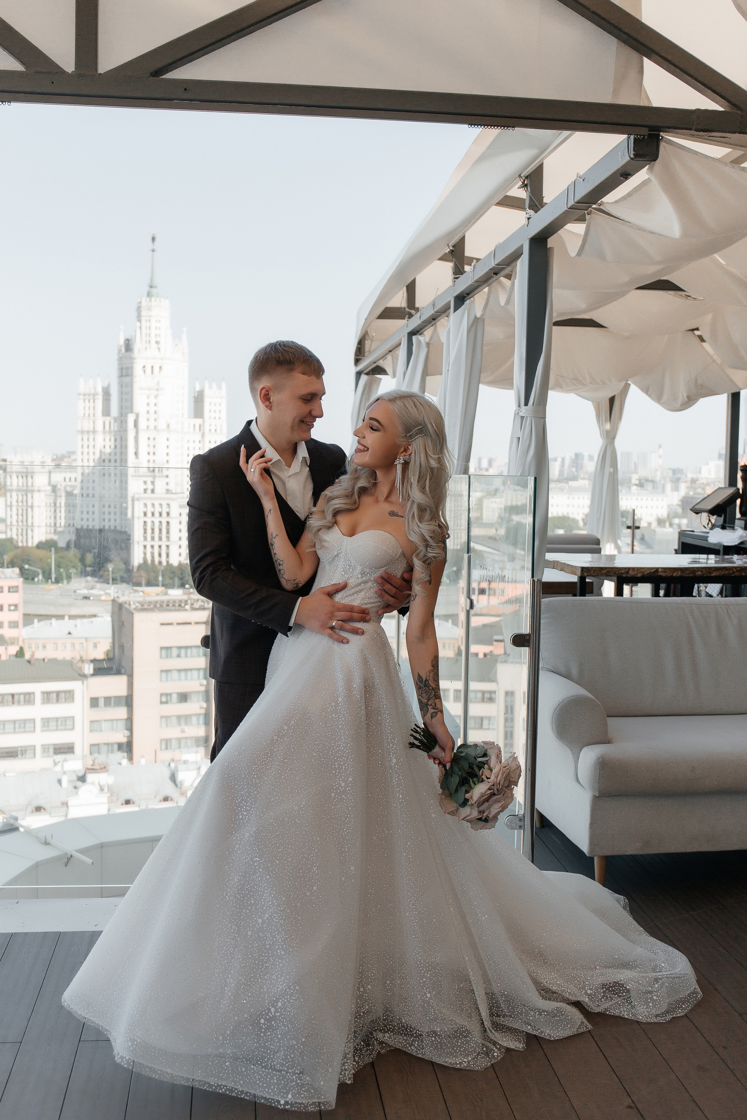 Свадебная фотосессия Hartwell Hotel. Роспись в ресторане Карлсон. Фото Радости. Свадебный и семейный фотограф в Москве Юлия Самойлова