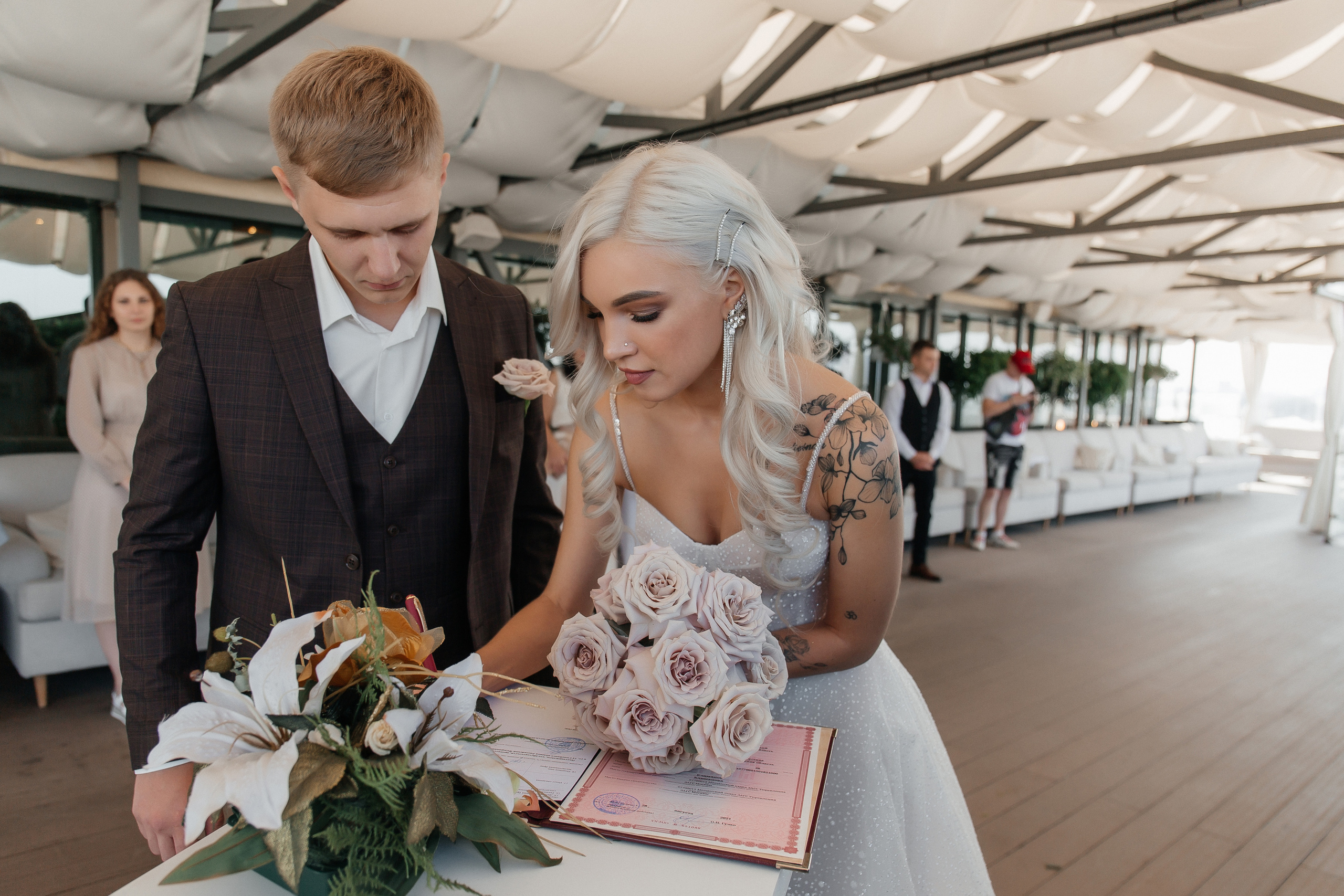 Свадебная фотосессия Hartwell Hotel. Роспись в ресторане Карлсон. Фото Радости. Свадебный и семейный фотограф в Москве Юлия Самойлова