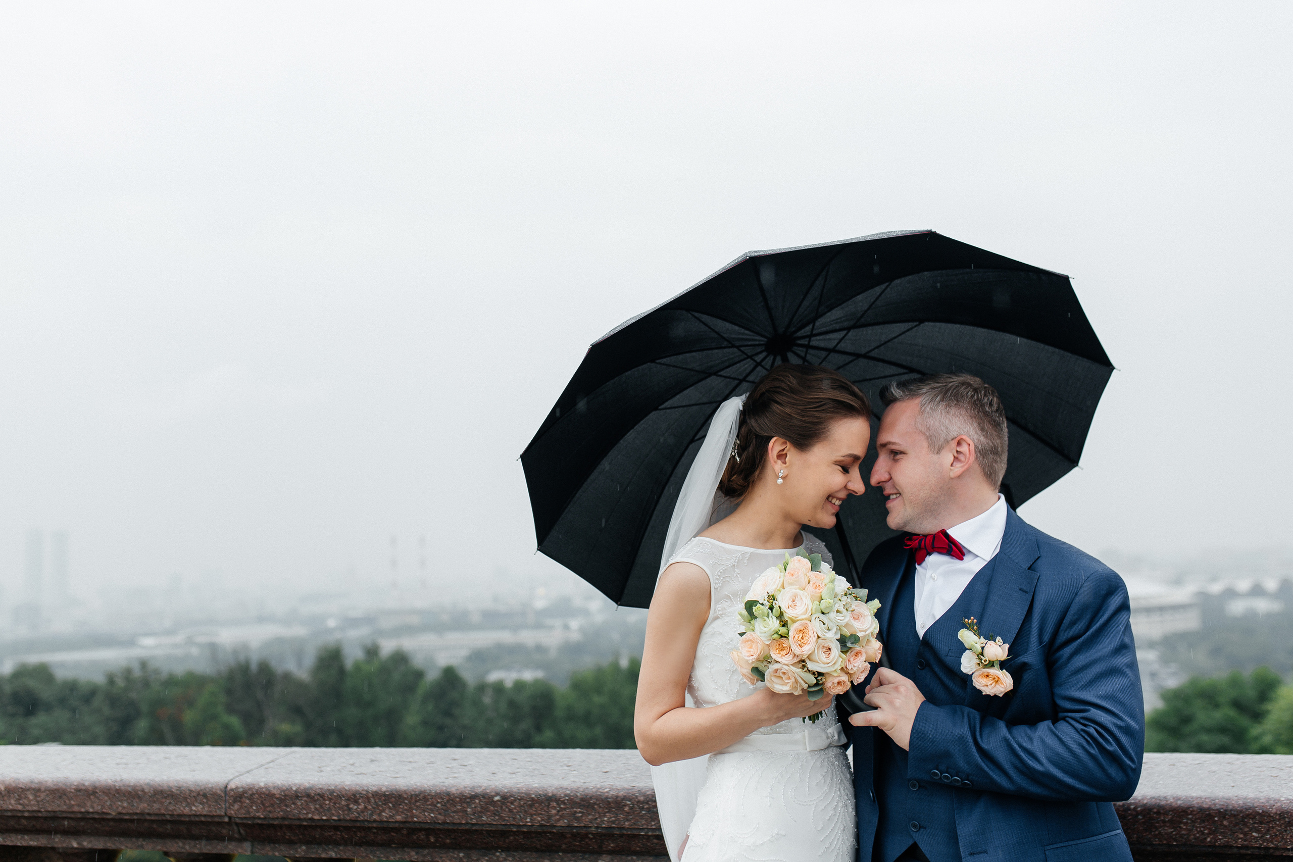 Свадебная фотосессия Movenpick. Фотосессия у МГУ. Фото Радости. Свадебный и семейный фотограф в Москве Юлия Самойлова