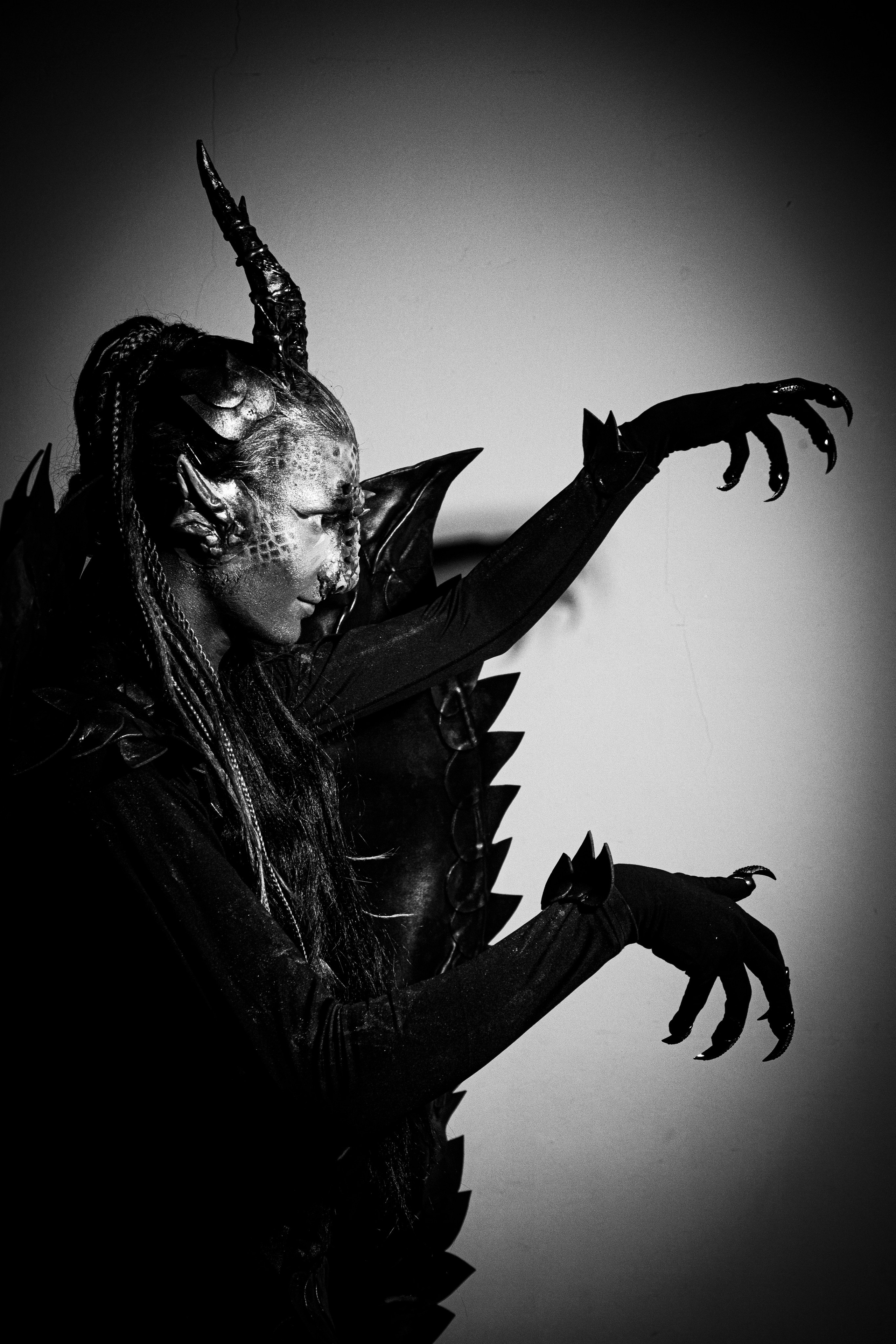 Алена. Дракон. Черно-белый фотограф Дмитрий Пчелкин