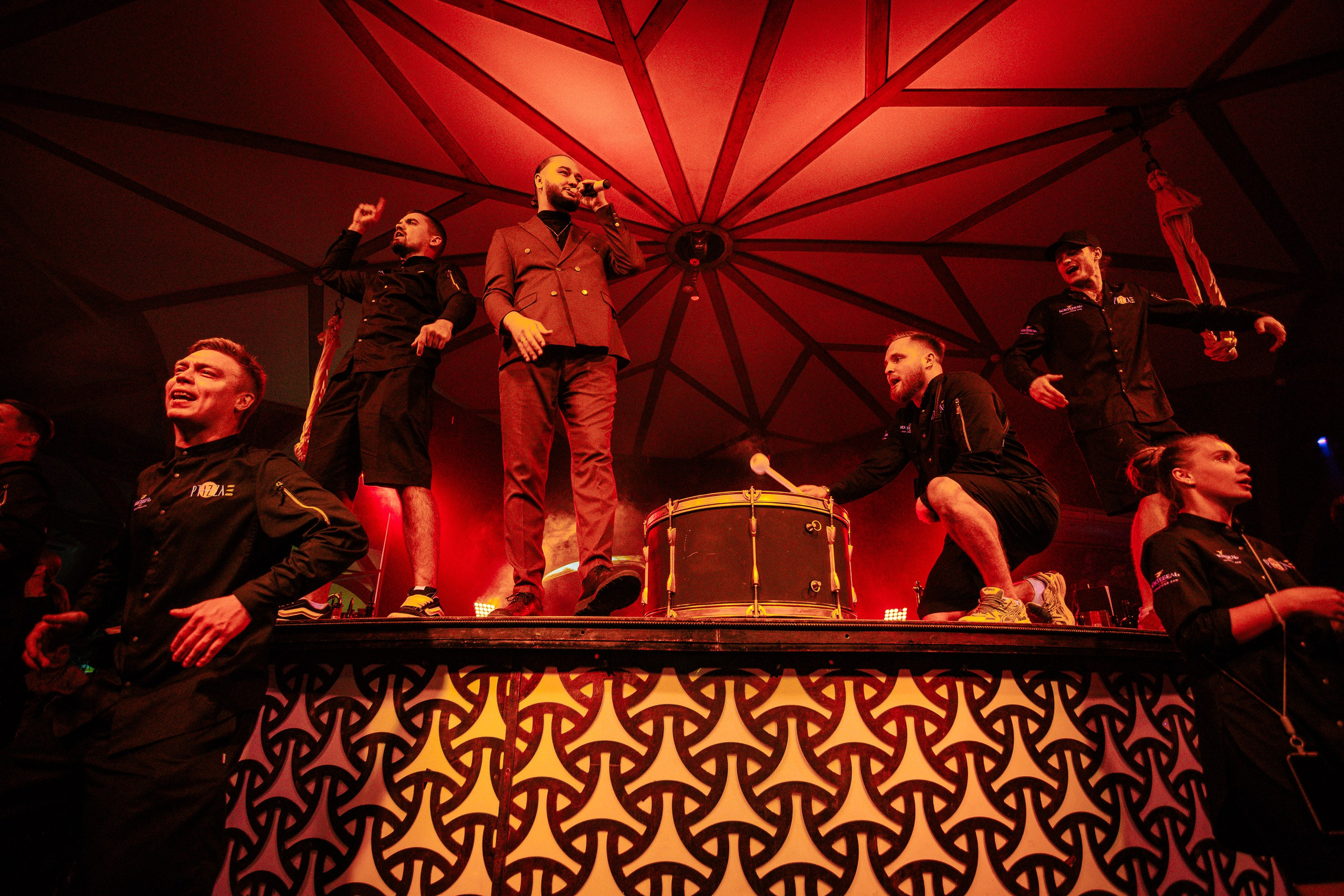 PTIZZA SHOW. Gold & Black in Ptizza Bar_Ялта_6.07.2025. Аминов Руслан | Фотограф