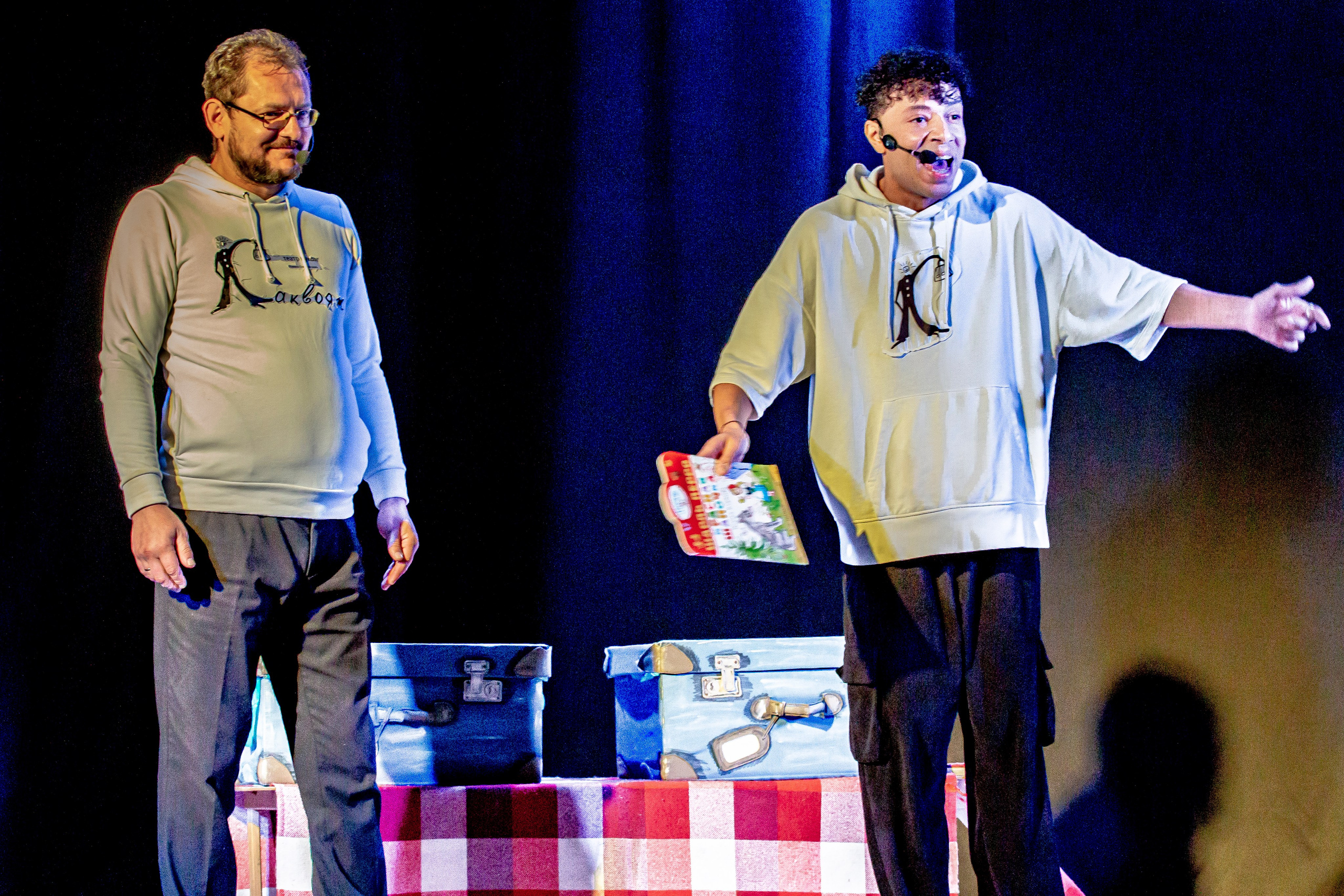 Спектакль театра Саквояж О Красной шапочке. Фотограф в Сочи Юрий Шептаев