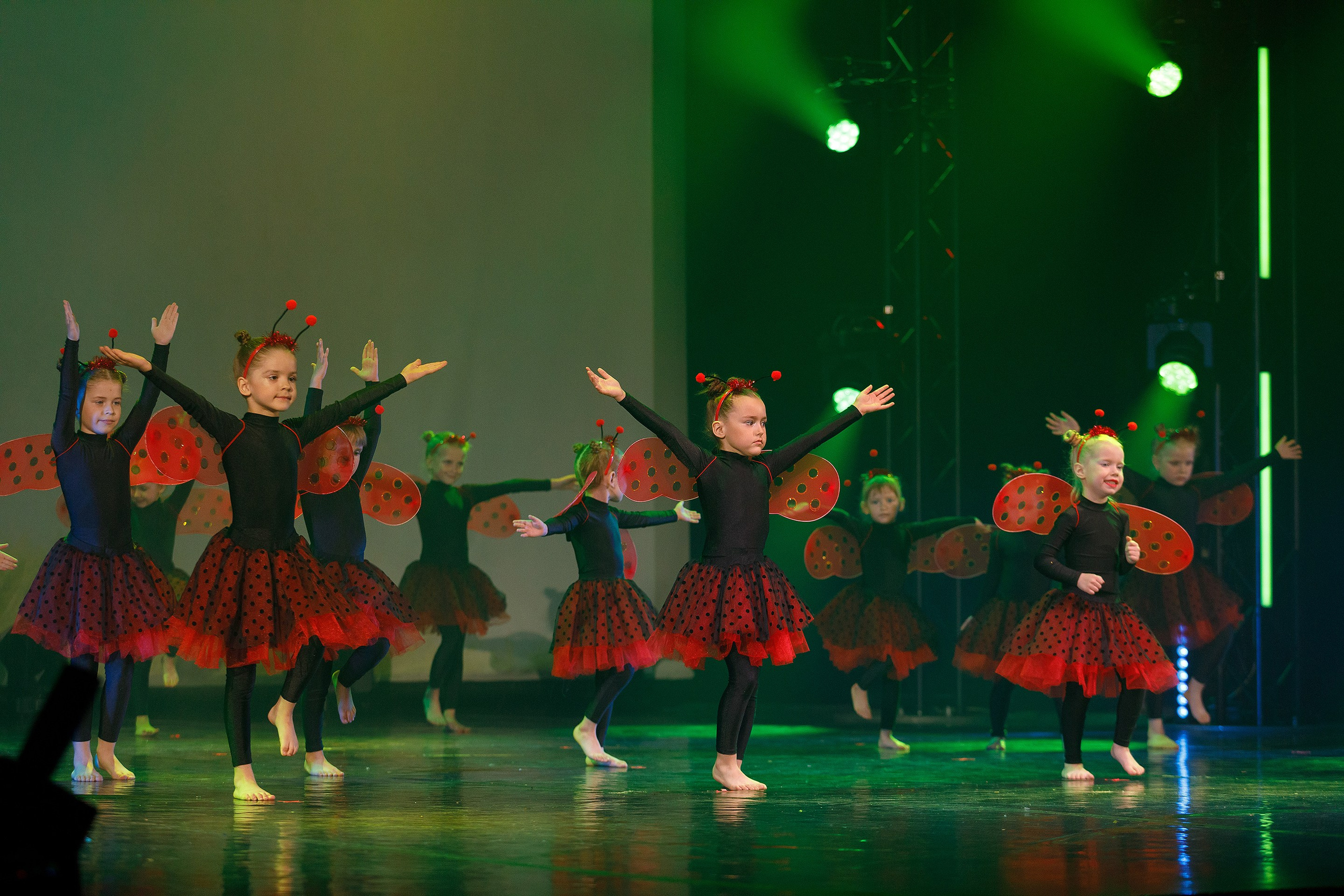 Репортажная фотосъемка отчетного концерта. Профессиональный фотограф в Новосибирске