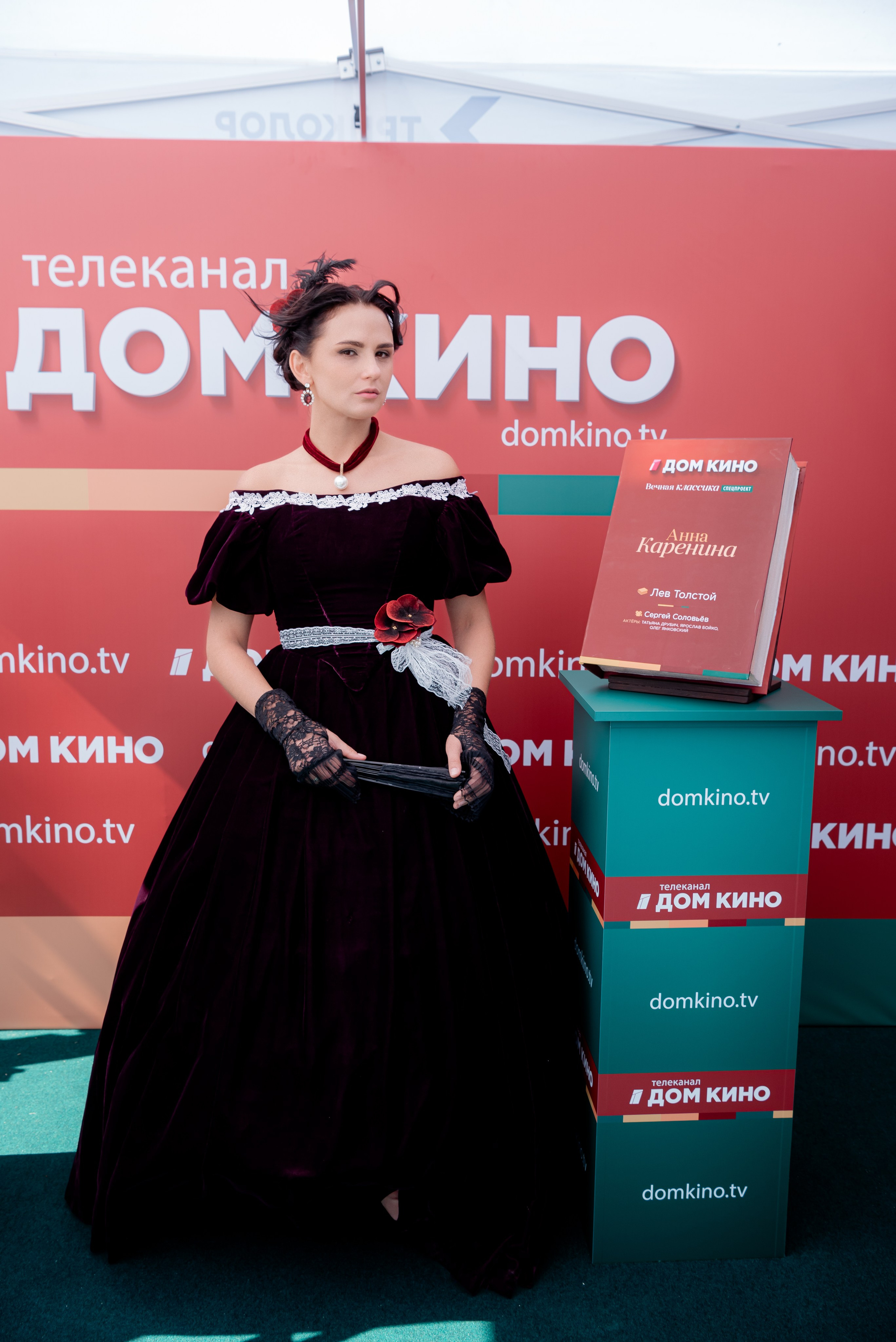 Портретные фото с артистами в палатке Триколор Дом Кинов на день города Волгоград. Фотограф в Волгограде и Волжском Александр Горбань