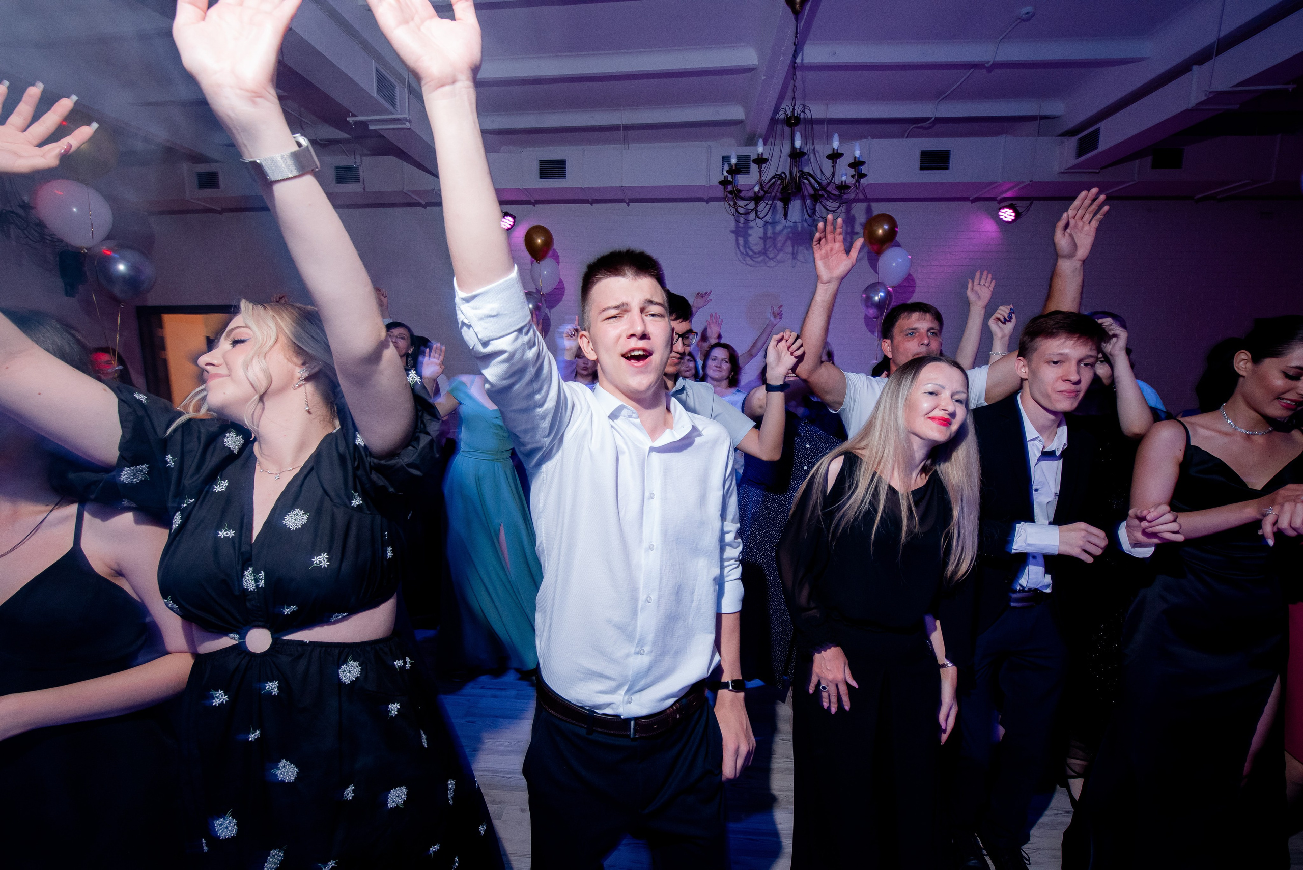 30 Школа. Вручение и Банкет. ДК Юбилейный и Банхоф. Фотограф в Волгограде и Волжском Александр Горбань