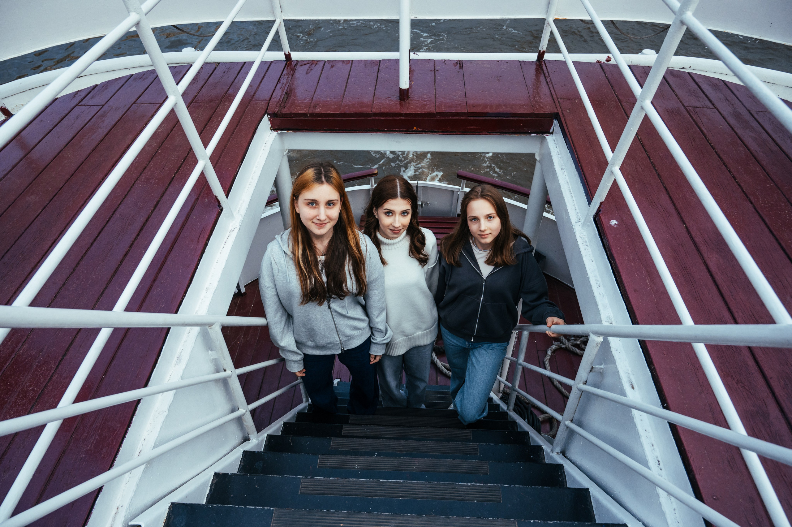 Последний звонок. Анастасия Петрович фотограф, фотокорреспондент в Москве и Санкт-Петербурге. Фотосъёмка репортажа, мероприятия, корпоративная съёмка, контент