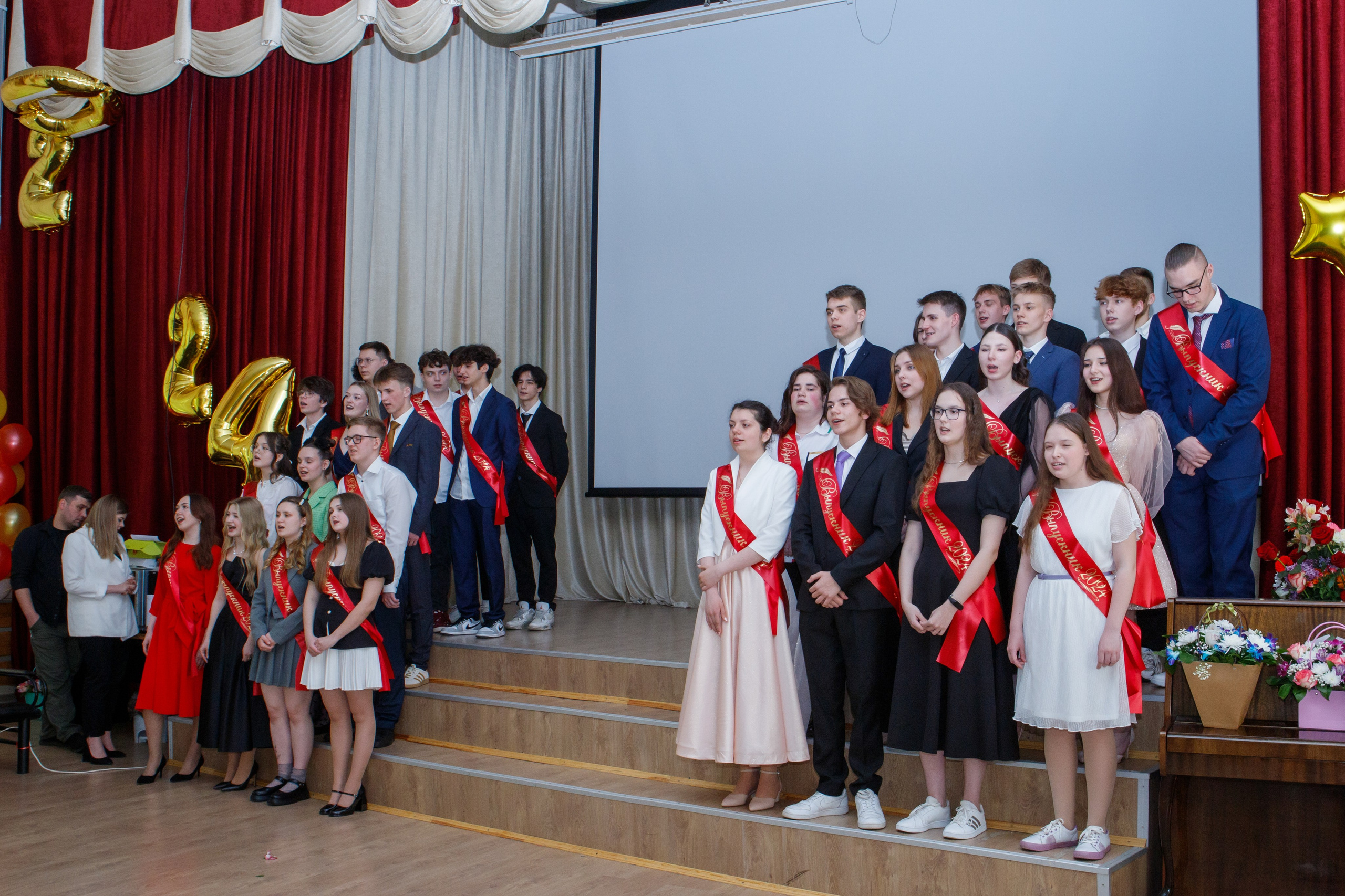 11 класс / Последний звонок / Гимназия № 1558 / г. Москва. Детский и семейный фотограф Мария Киселёва. Москва