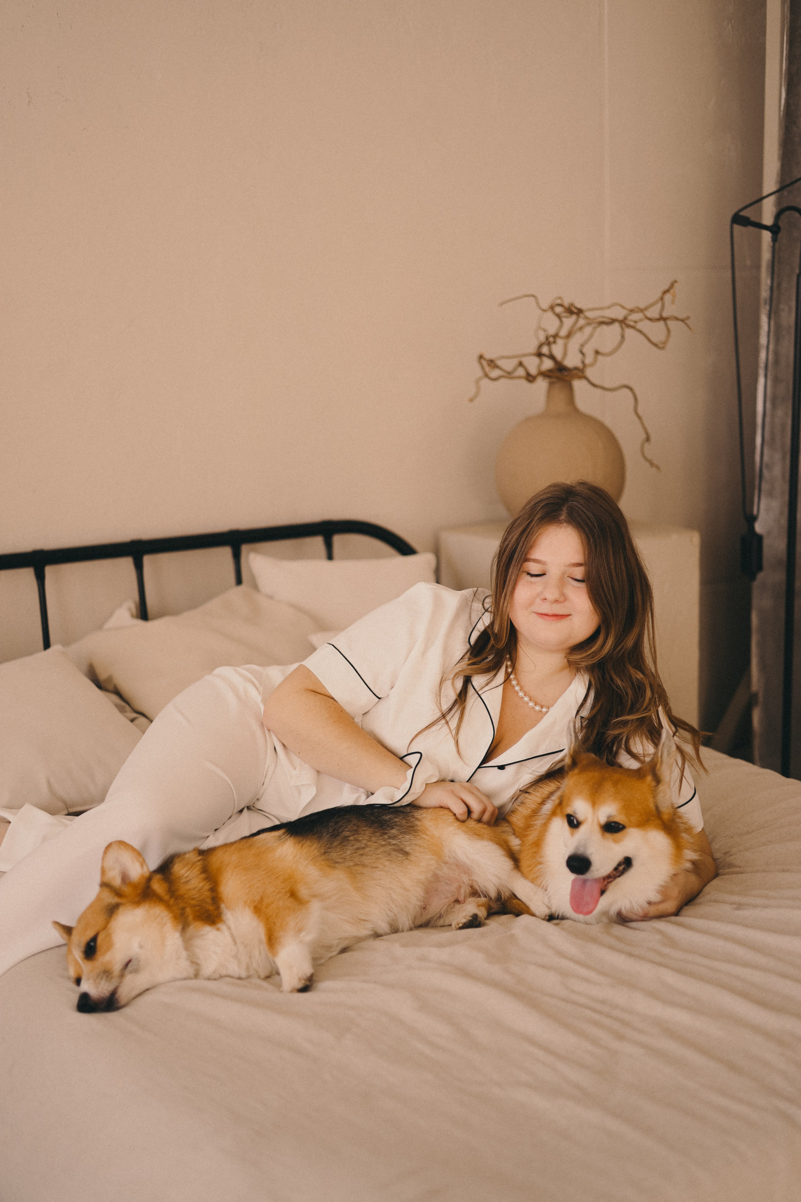 Виктория и Корги. Фотограф Мария Лаенко