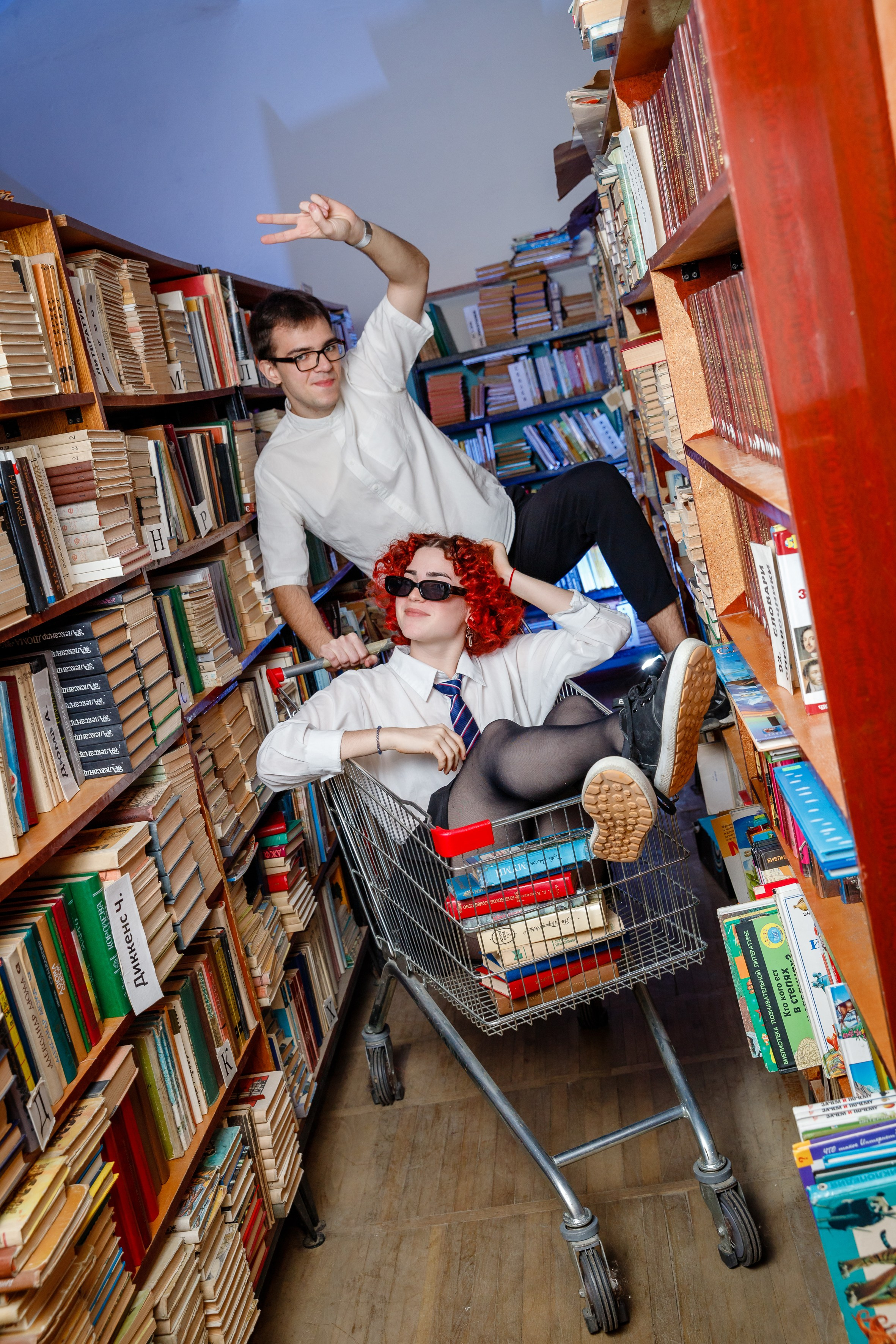 И В ШКОЛЕ ЕСТЬ ЖИЗНЬ. Марина Ушакова. Фотограф. Выпускные альбомы. г. Краснодар