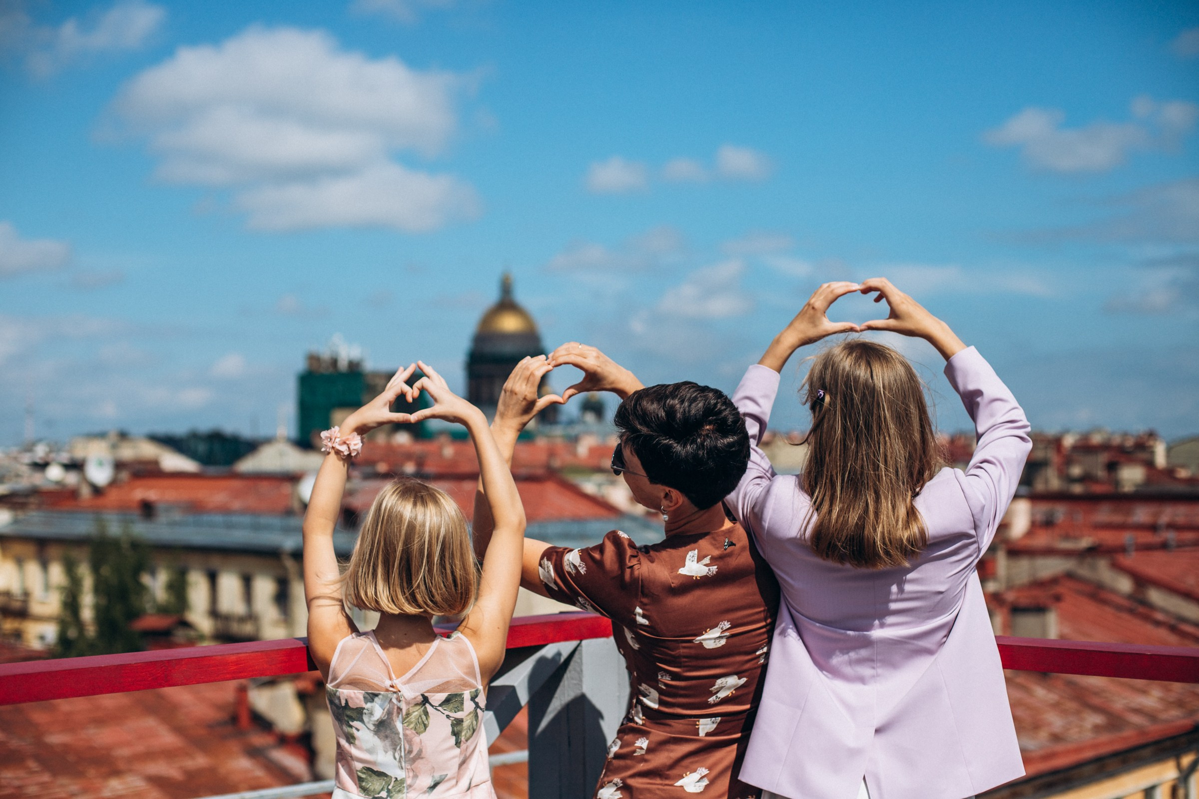 Татьяна с дочками в августе. Фотопрогулка в Петербурге. Индивидуальный и семейный фотограф в Санкт-Петербурге