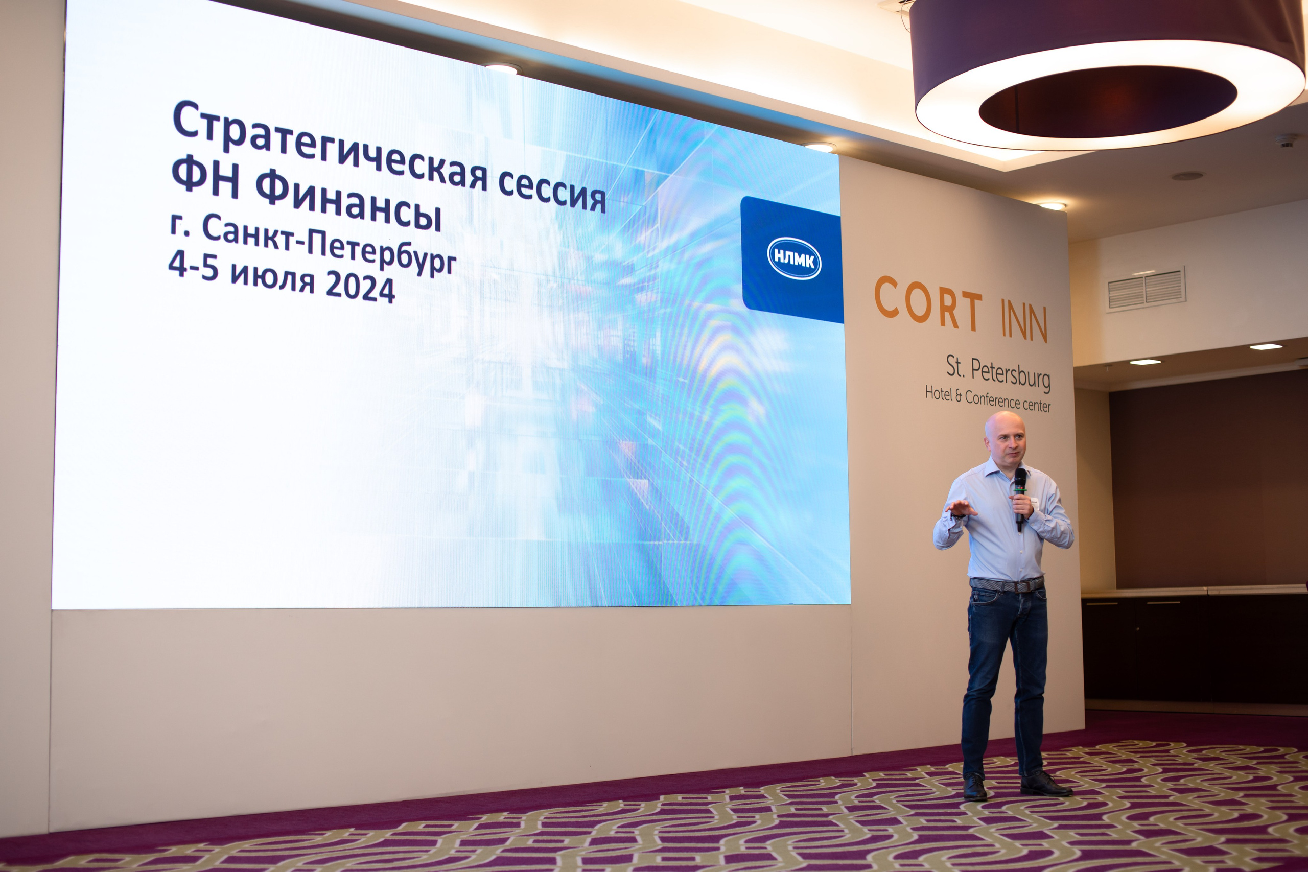 НЛМК — конференция в Петербурге. Двойняшки-фотографы Анна и Анастасия в Санкт-Петербурге