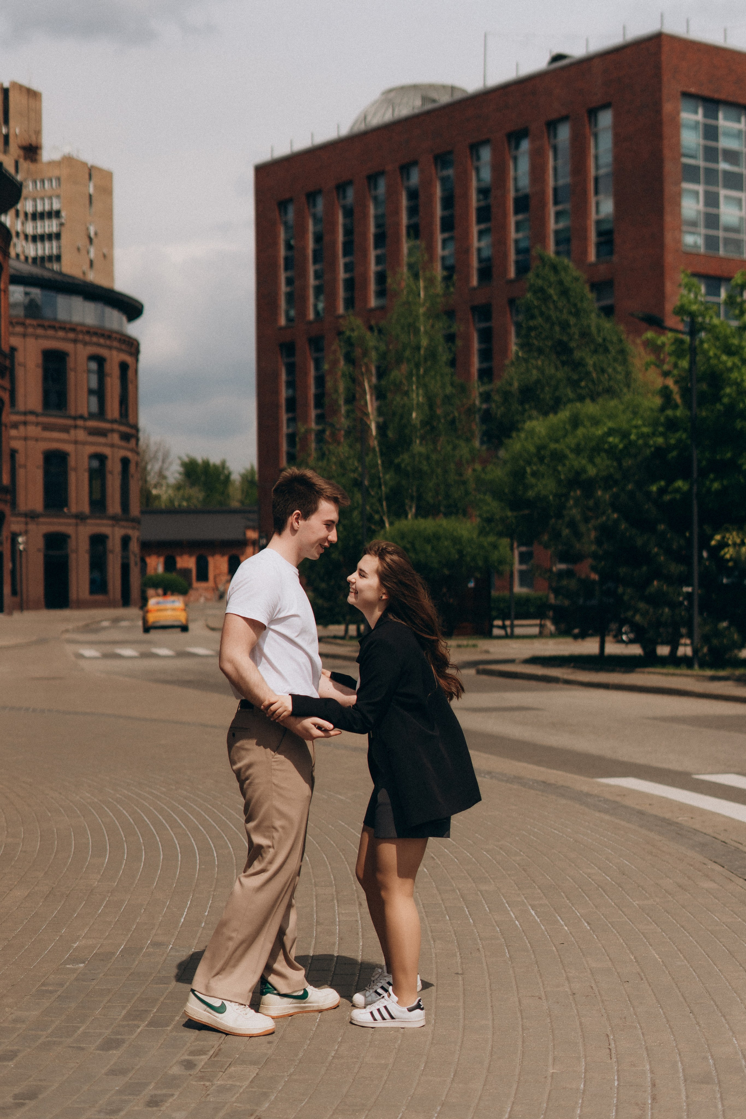 Юля и Даня | Прогулка по улицам Москвы. Фотограф Москва Виктория-Антуанетта