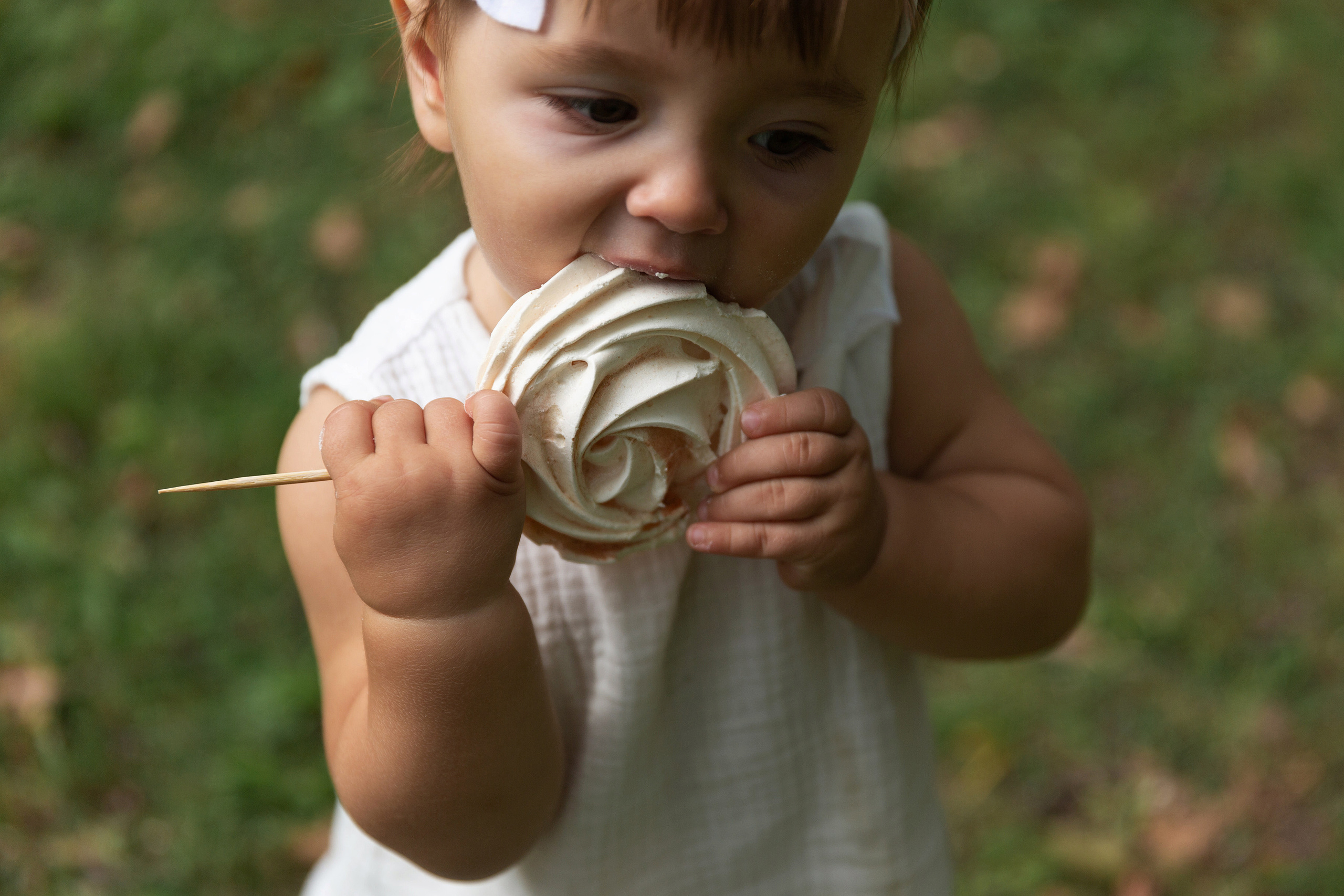 Съемка годовасия на природе. Свадебный и портретный фотограф в Санкт-Петербурге Надежда Чечулина