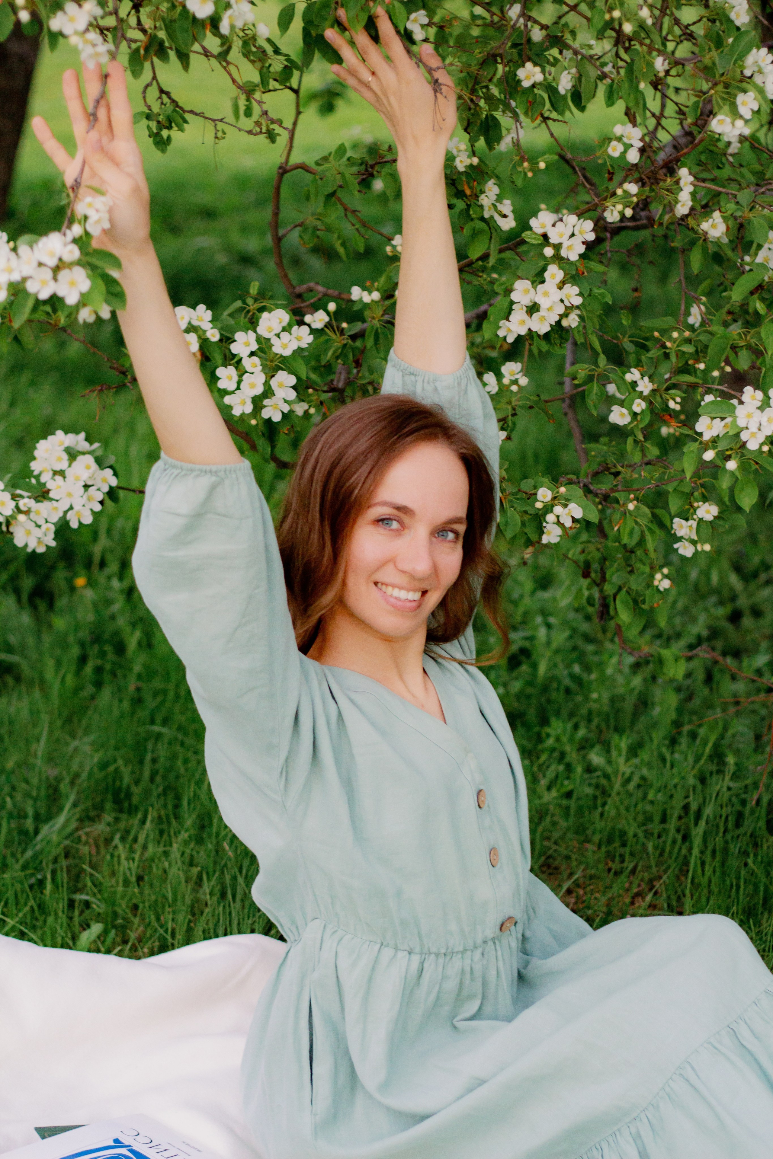 Фотосессия с цветущими яблонями, Екатеринбург. Фотопрогулка. Фотограф в Екатеринбурге Пойгина Елена