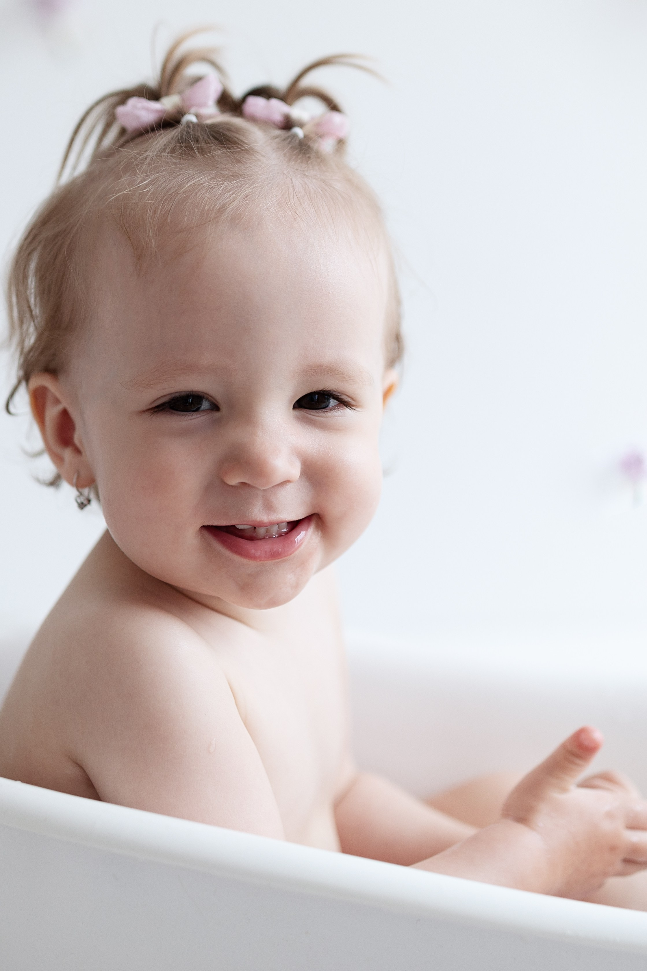 Ариша и сирень. Фотограф на годик Хабаровск Детский и семейный фотограф в Хабаровске Юлия Матвиенко