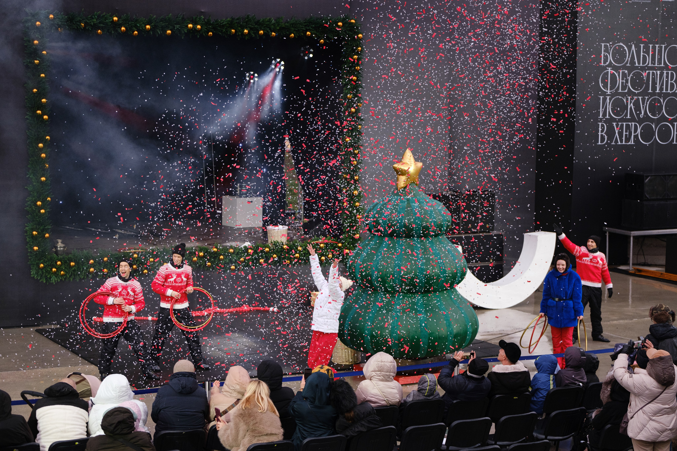 Новогодний репортаж из парка «Новый Херсонес» | Фотограф Илья Желдак. Профессиональная фотосъемка в Крыму. Натуральные эмоции и живые кадры. Забронируйте дату прямо сейчас!