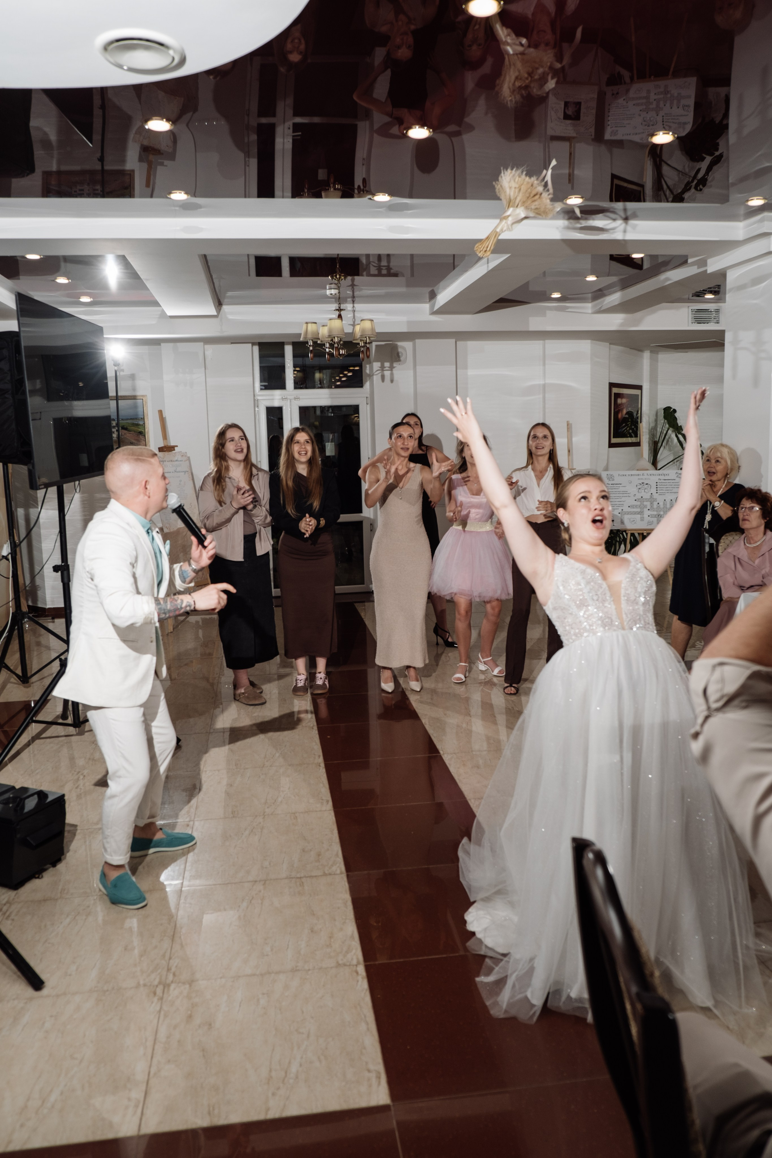 Свадебный ретопртаж. Профессиональная фотосъемка в Крыму. Натуральные эмоции и живые кадры. Забронируйте дату прямо сейчас!