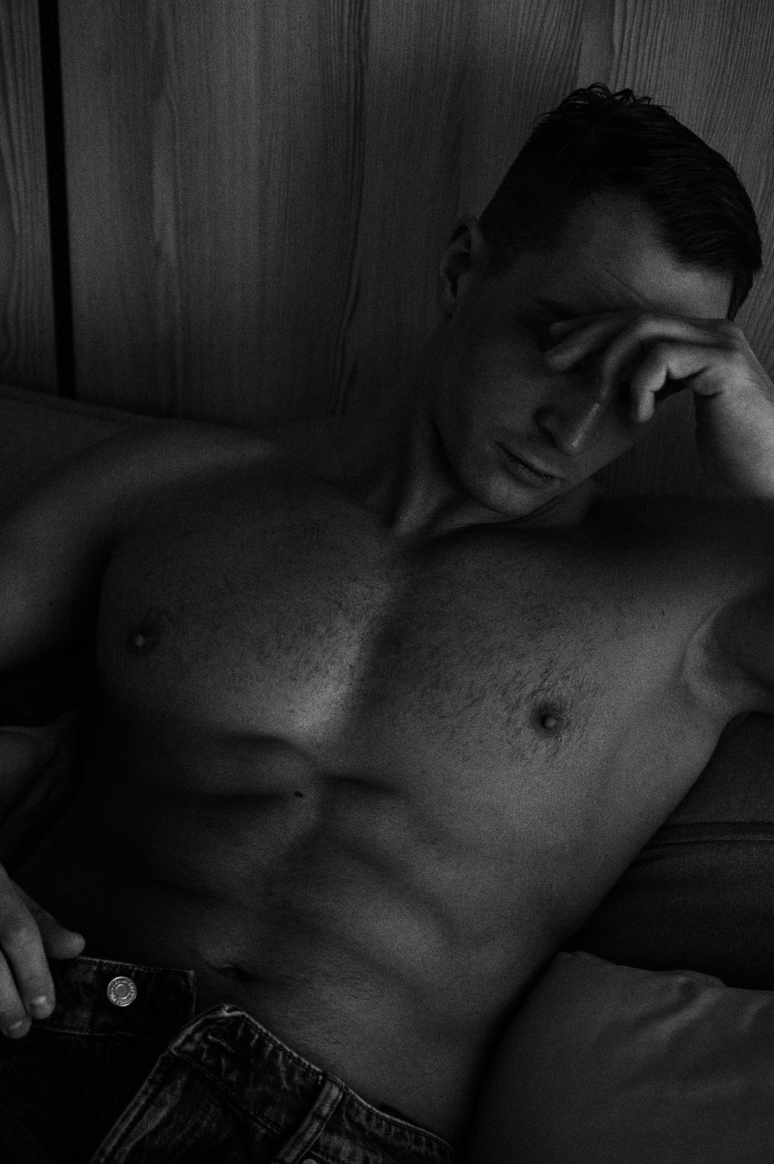 Андрей. Профессиональный фотограф беременности в СПБ. Стильные фотосессии беременности в стиле минимализм и классическая фотография