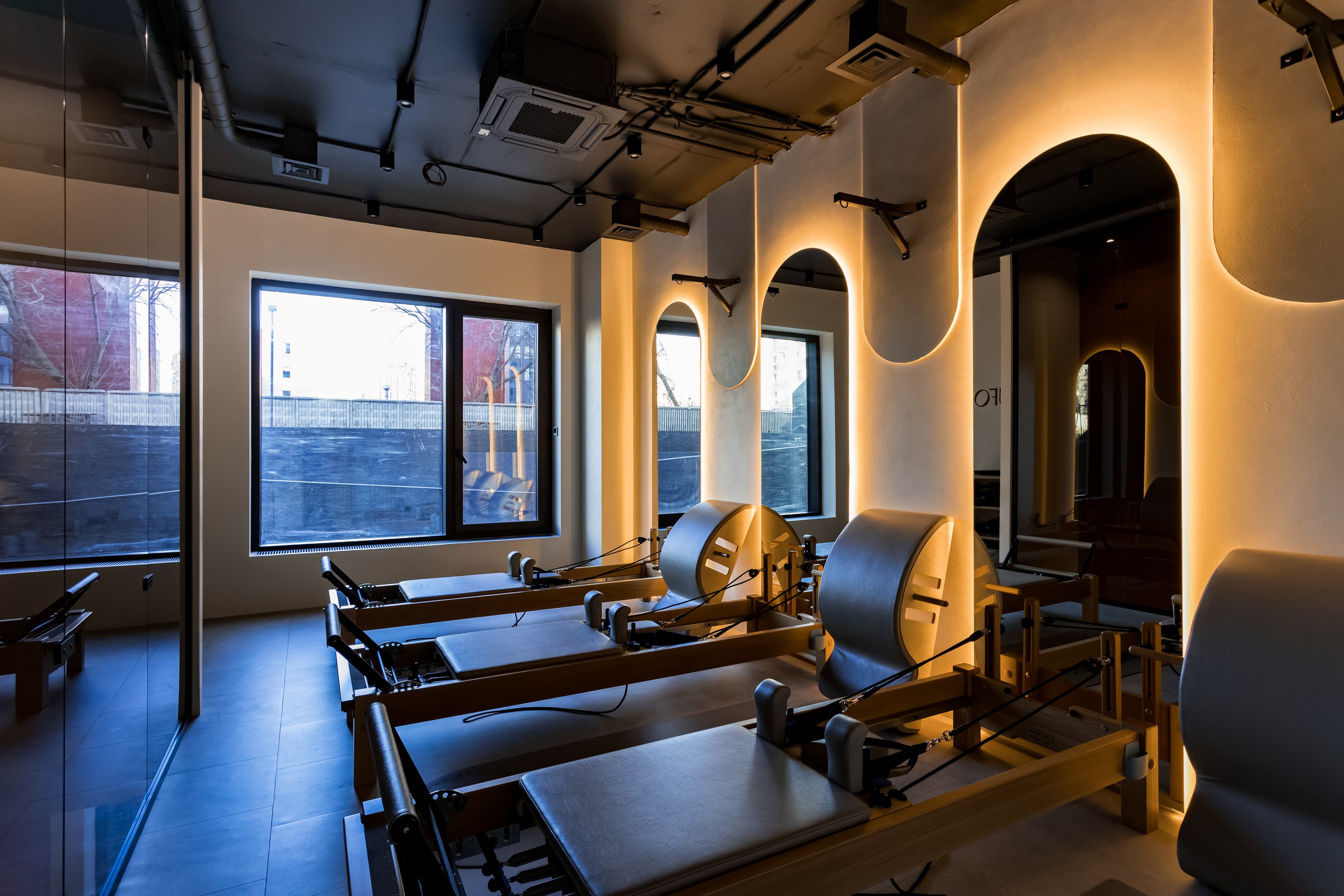 Фотосъемка для студии йоги Uform. Интерьеры, Контент, Портреты | Фотограф в Москве Дани Терно