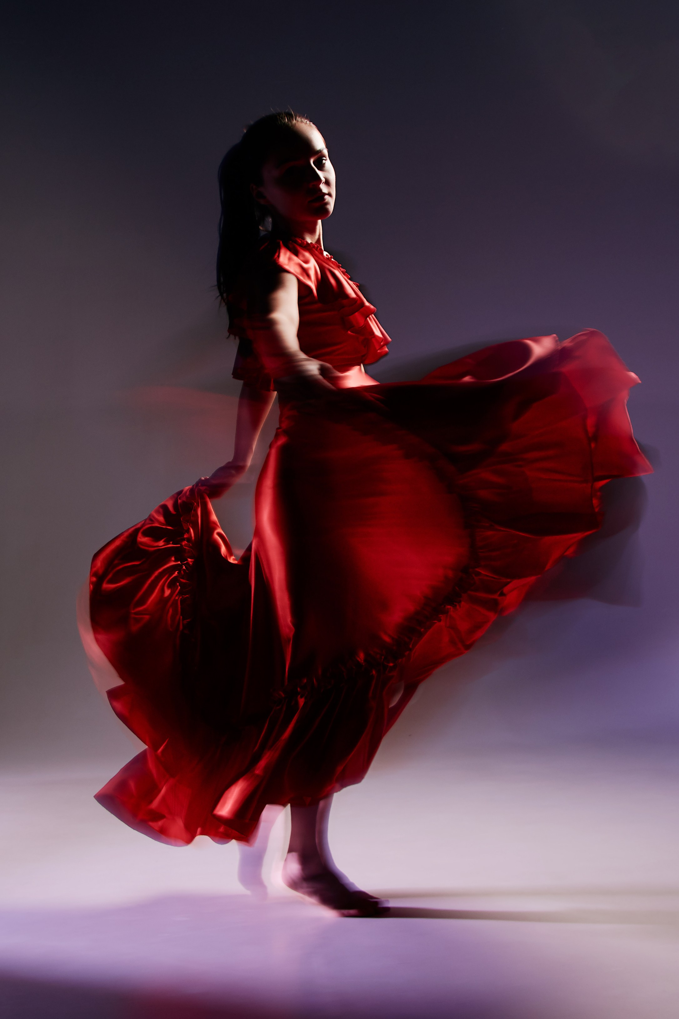 Танец. Съемка со смешанным светом. Ольга Чёкотова (Фотограф Кострома)