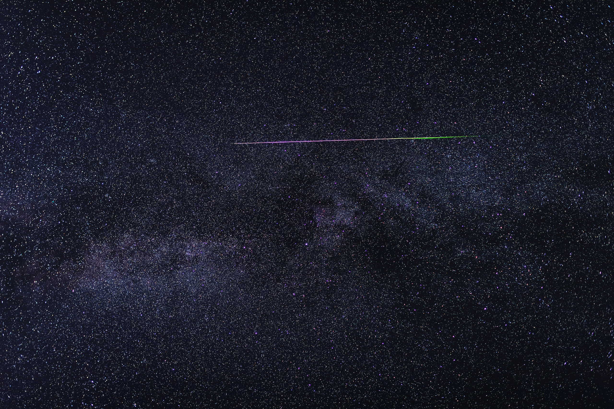 Высококачественная фотография метеорного потока Персеиды