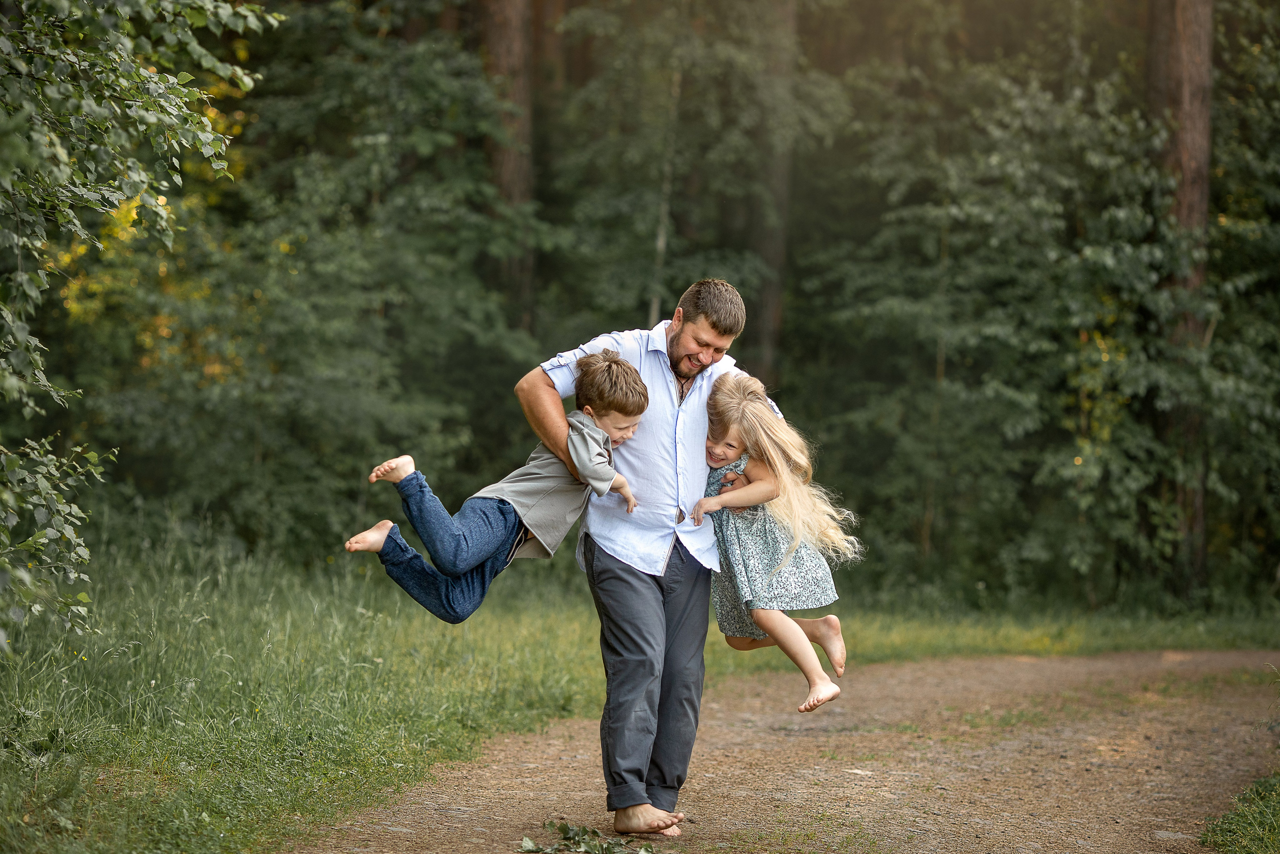 Солнце сквозь сосны-великаны. Детский и семейный фотограф в Красноярске Елена Коровкина