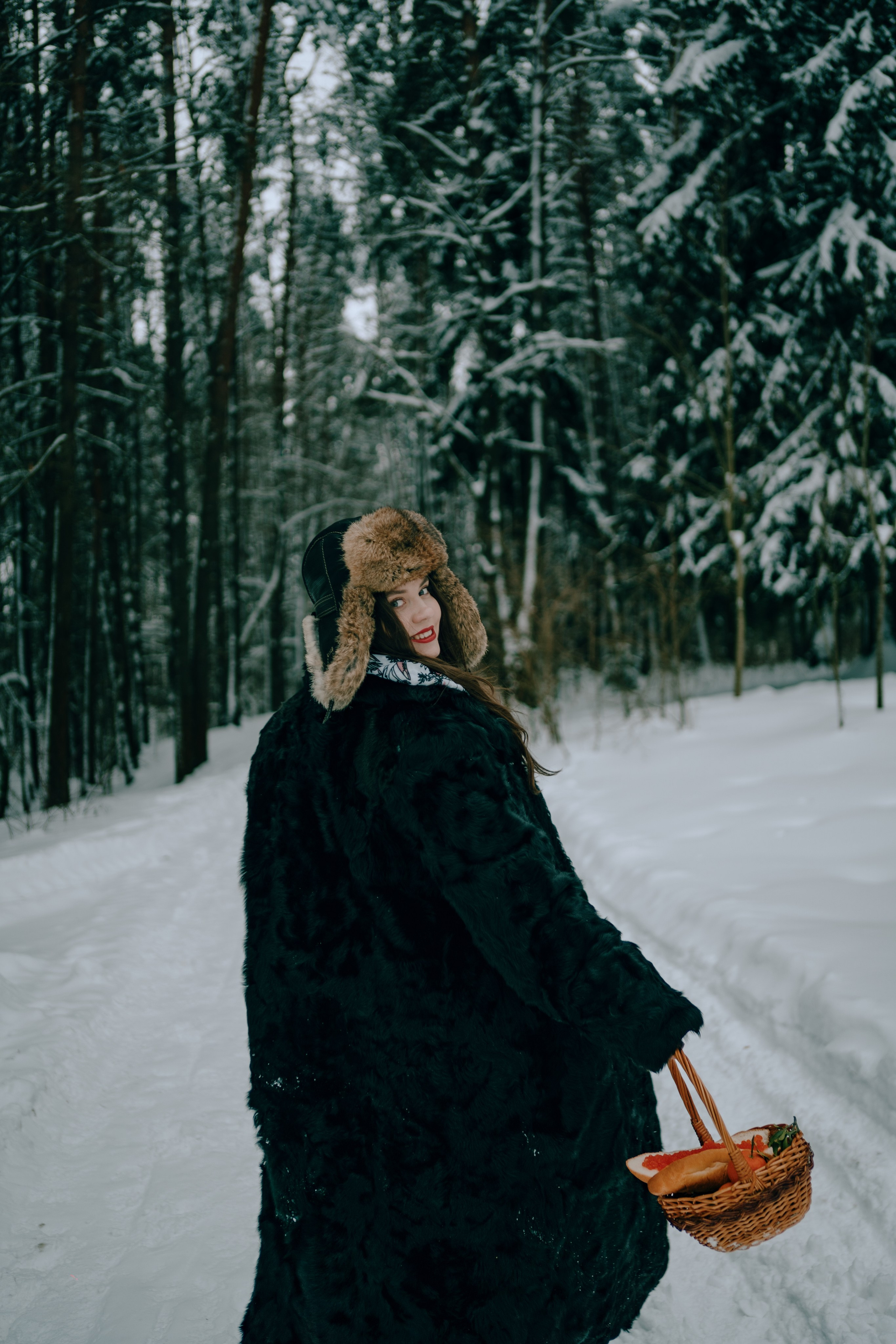 Звенит январская вьюга. Главная