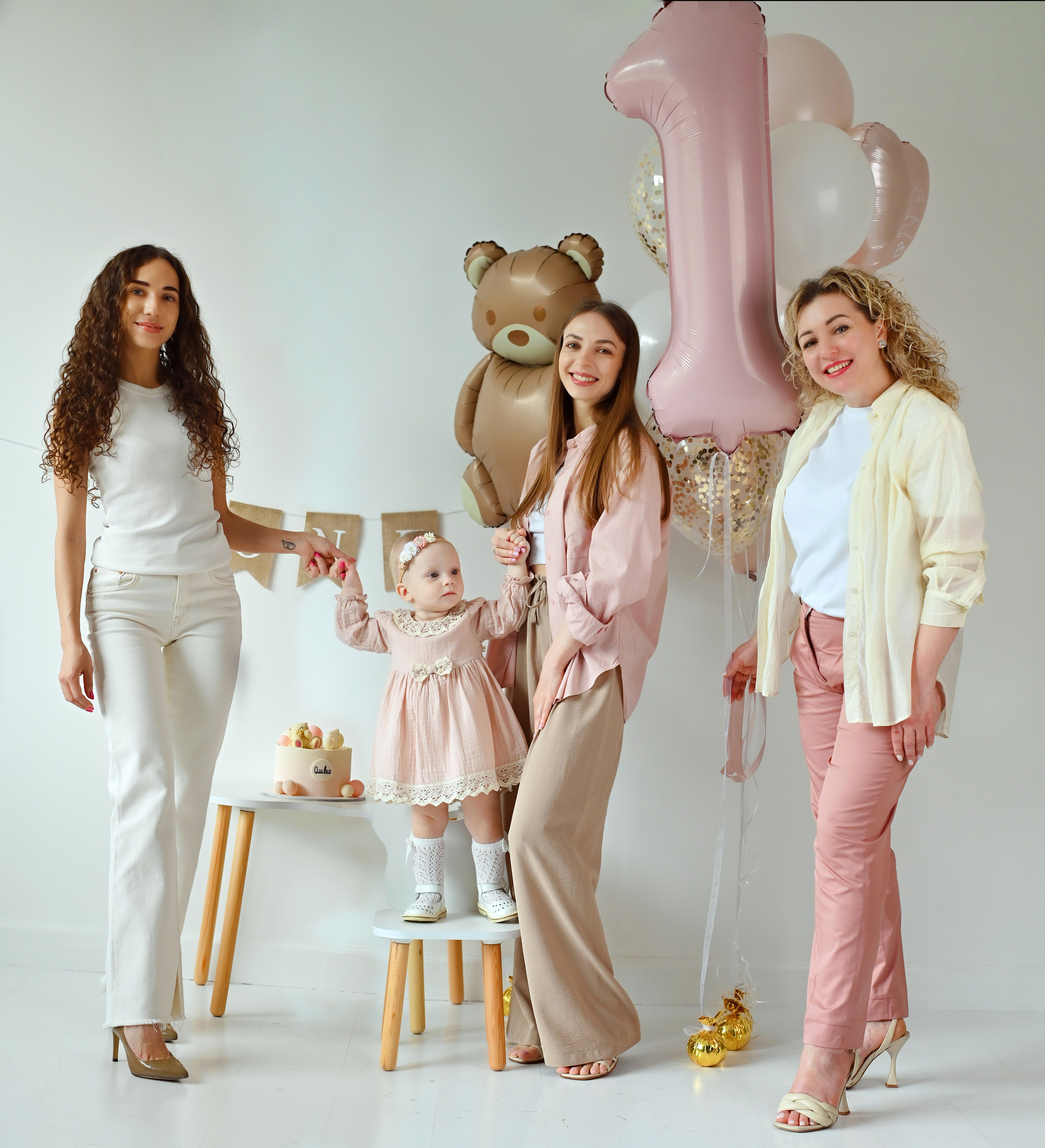 Первый день Рождения. Фотограф Альбина Вакунова