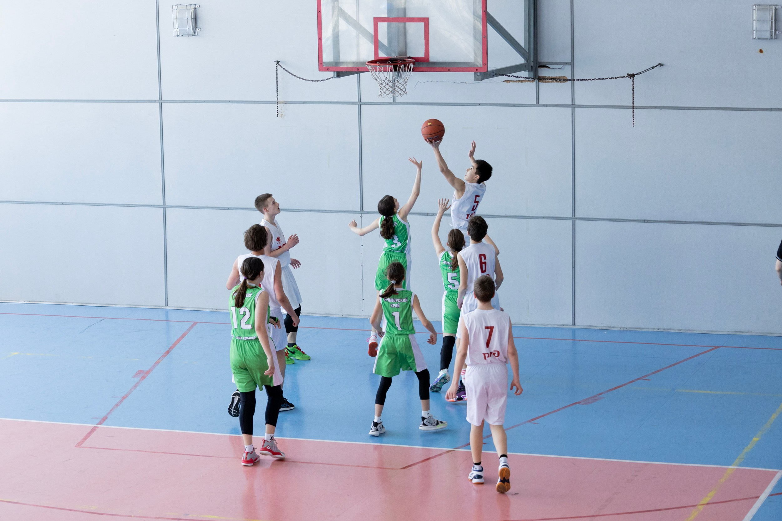 Соревнования по баскетболу среди школьников. Репортажный и портретный фотограф в Владивостоке
