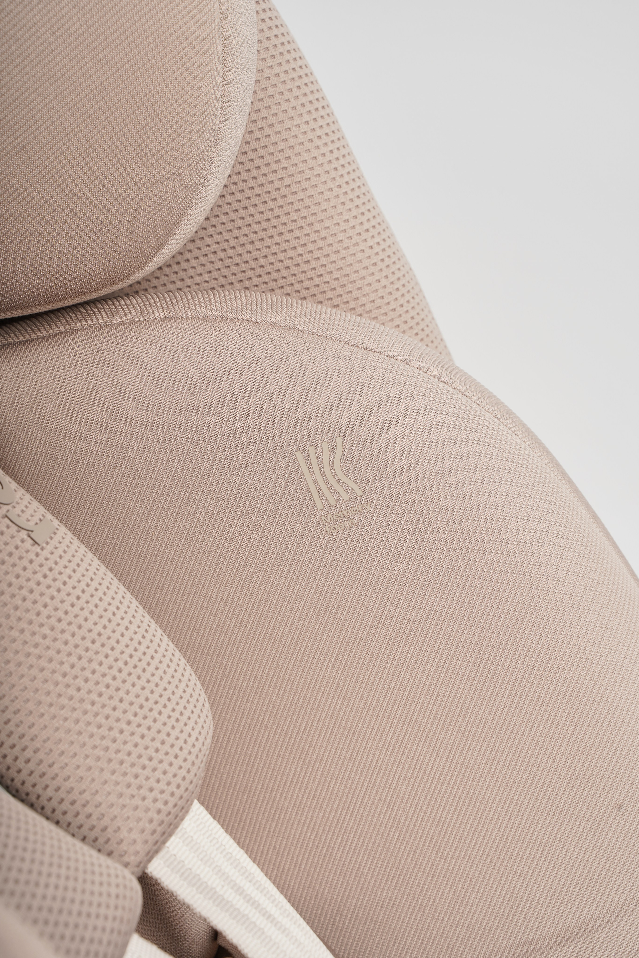 Фотография рекламного продукта на белом фоне для интернет-магазина" фотосъемка автомобильные, детские кресла высокого качества и безопасности, фотосъемка для сайта, продажи на маркет-плейсах. рекламная съемка, демонстрационная съемка, функциональная съемка на белом фоне.