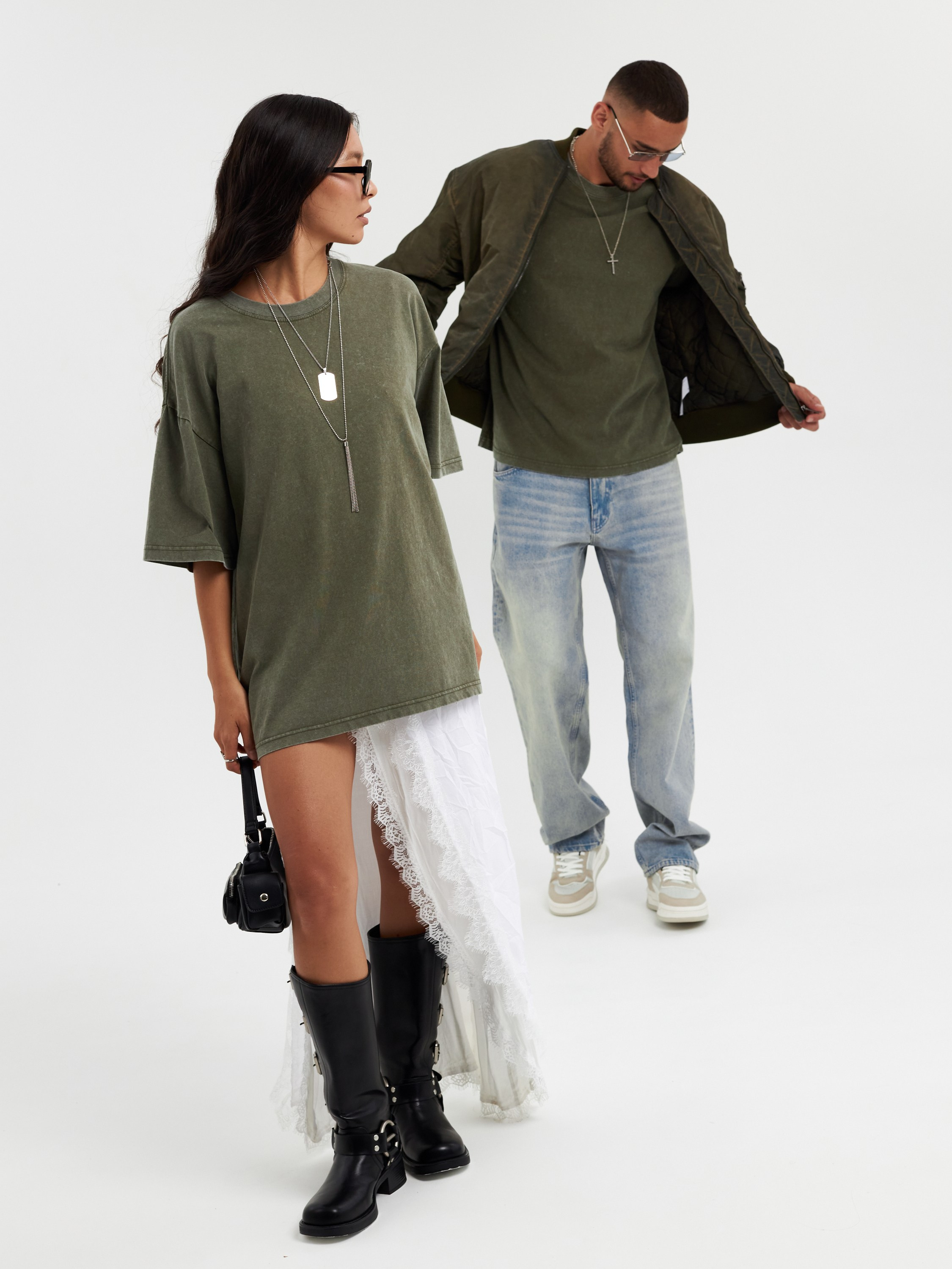 Фотосъемка футболок варенок Екатеринбург Wildberries ВБ Ozon Озон фотосессия одежды Екб заказать цена фотосъемка товара WB тай дай Екб. Фотограф Екатеринбург Анастасия Жерновская | Маркетплейсы и нейрофото