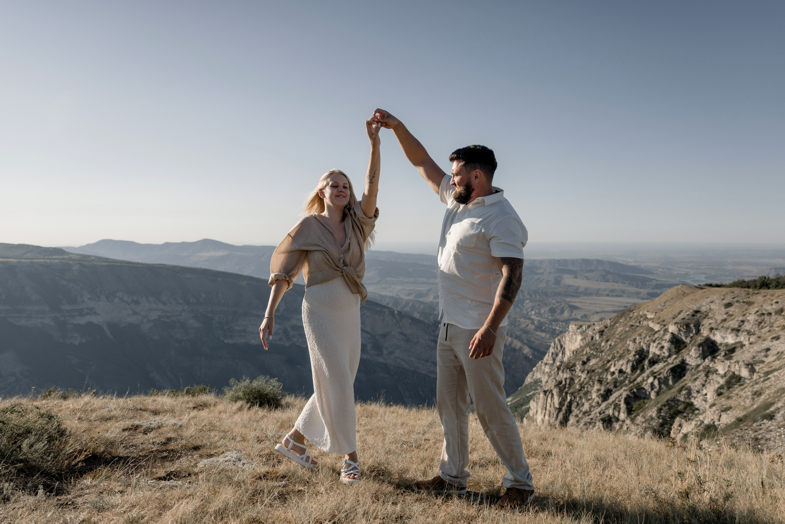 Фотосессия в горах прекрасной пары АРТЕМ & АЛЕСЯ. Свадебный фотограф в Махачкале Иван Айвазян
