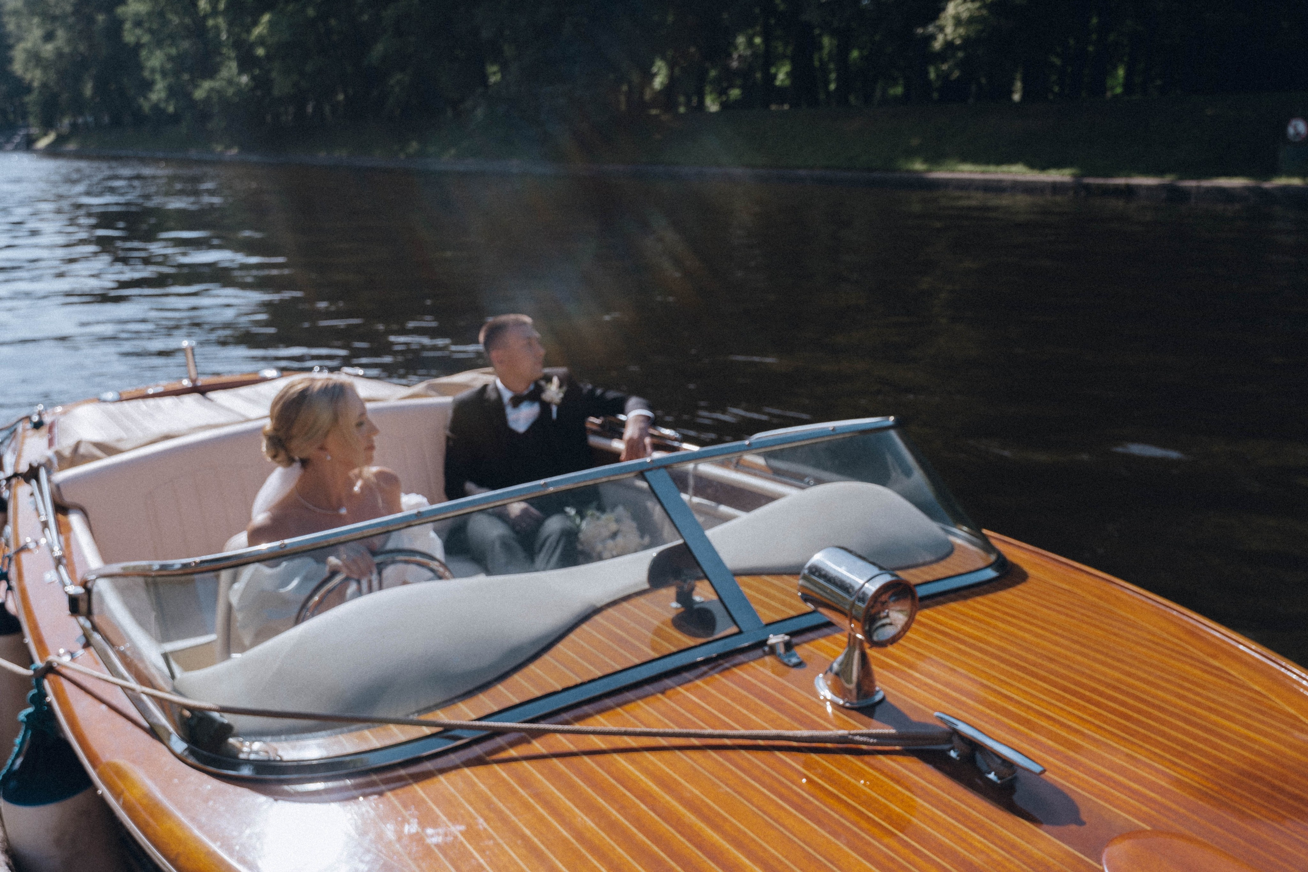 СВАДЕНБНАЯ СЬЕМКА НА КАТЕРЕ ПО КАНАЛАМ САНКТ-ПЕТЕРБУРГА И В АКВАТОРИИ НЕВЫ. Профессиональный фотограф, Санкт-Петербург — Виктория Богомолова