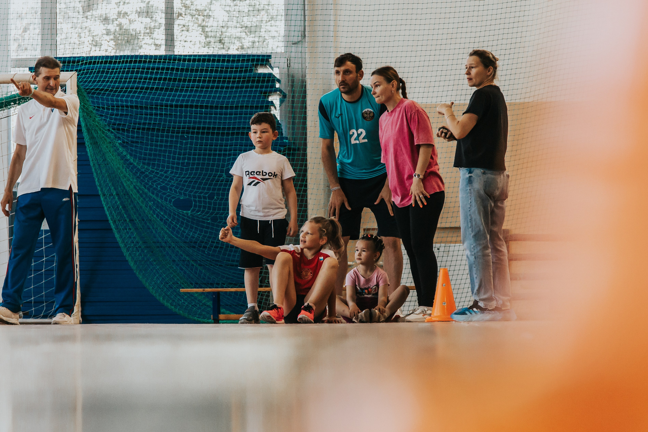 Репортажная спортивная съемка г. Королев стадион Металлист «папа, мама, я — спортивная семья». Юлия Егорова | Свадебный фотограф, семейный фотограф Москва, МО • Портреты • репортажи • день рождения • Love Story • дети