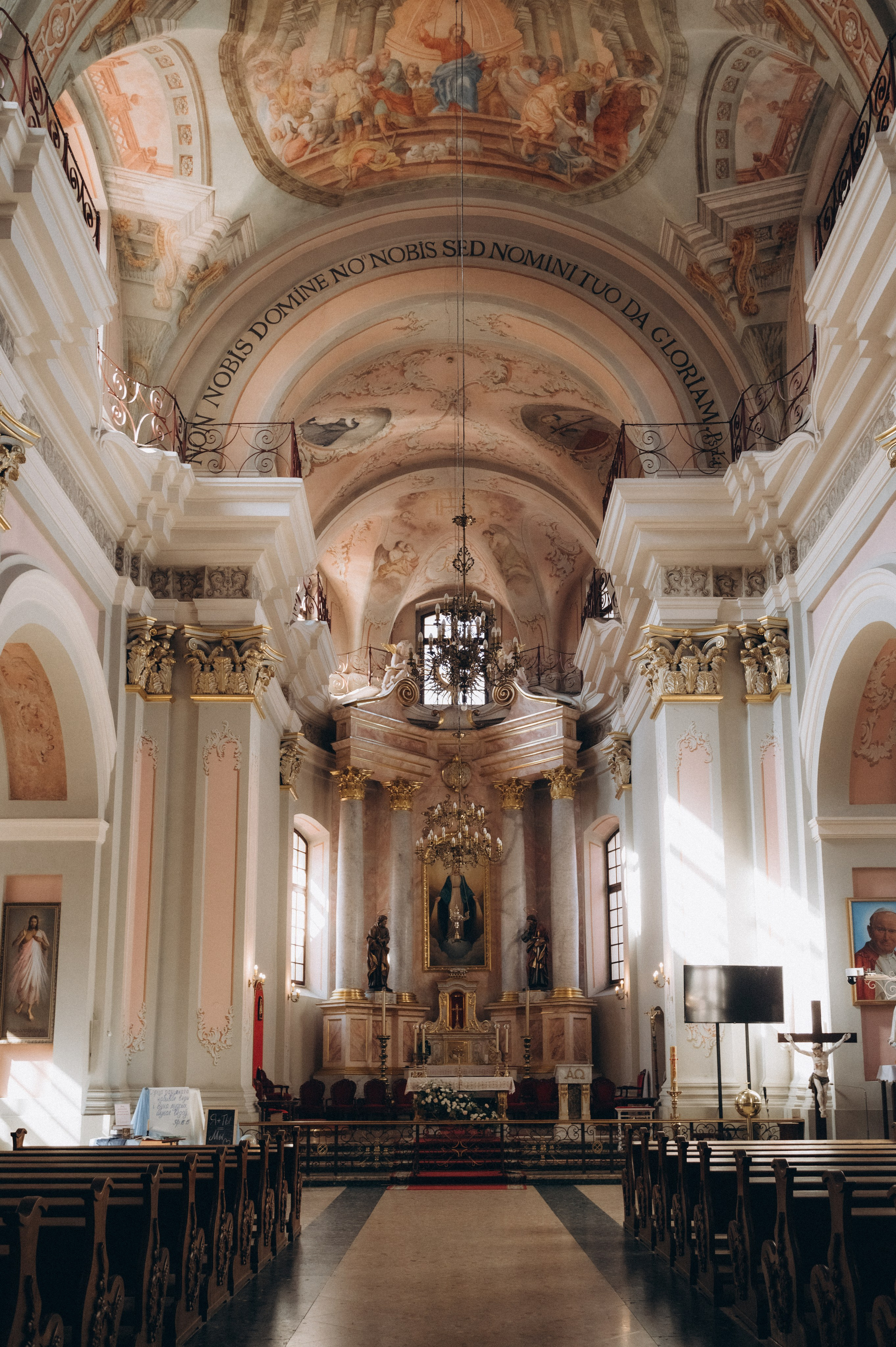 Крещение Василисы Архикафедральный костел Имени Пресвятой Девы Марии. Семейный фотограф в Минске Дарья Дреко