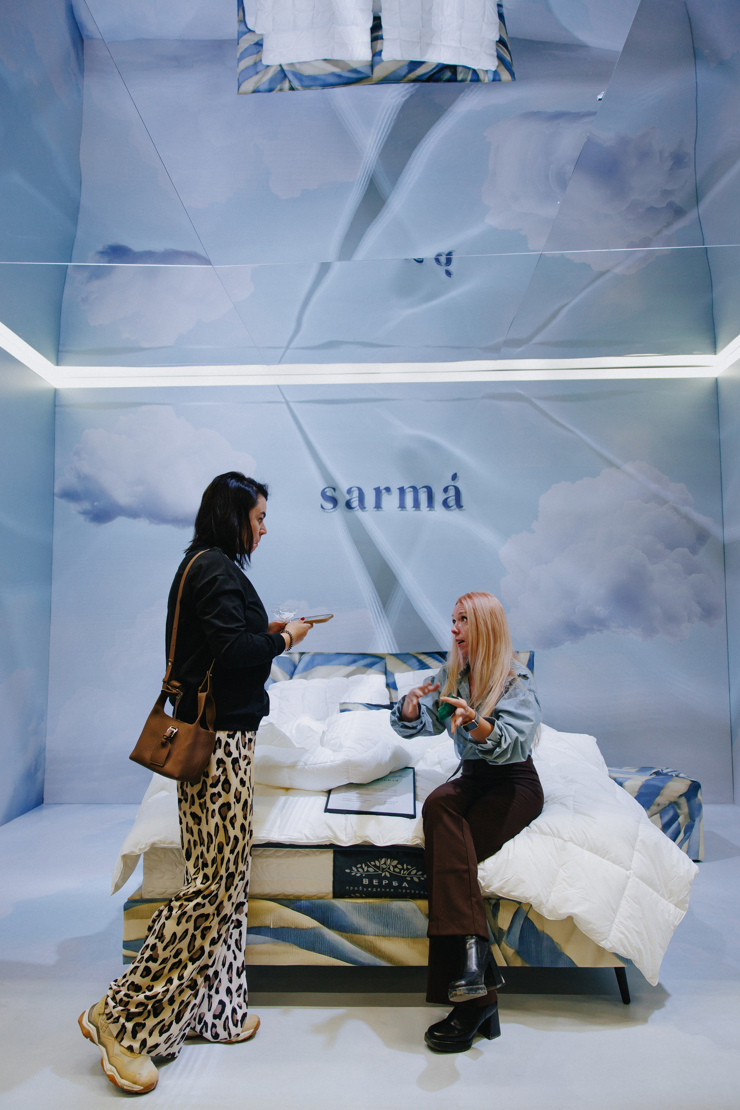 Выставка СТО ВЕЩЕЙ В ИНТЕРЬЕРЕ. Фотограф Иркутск Антипин Сергей