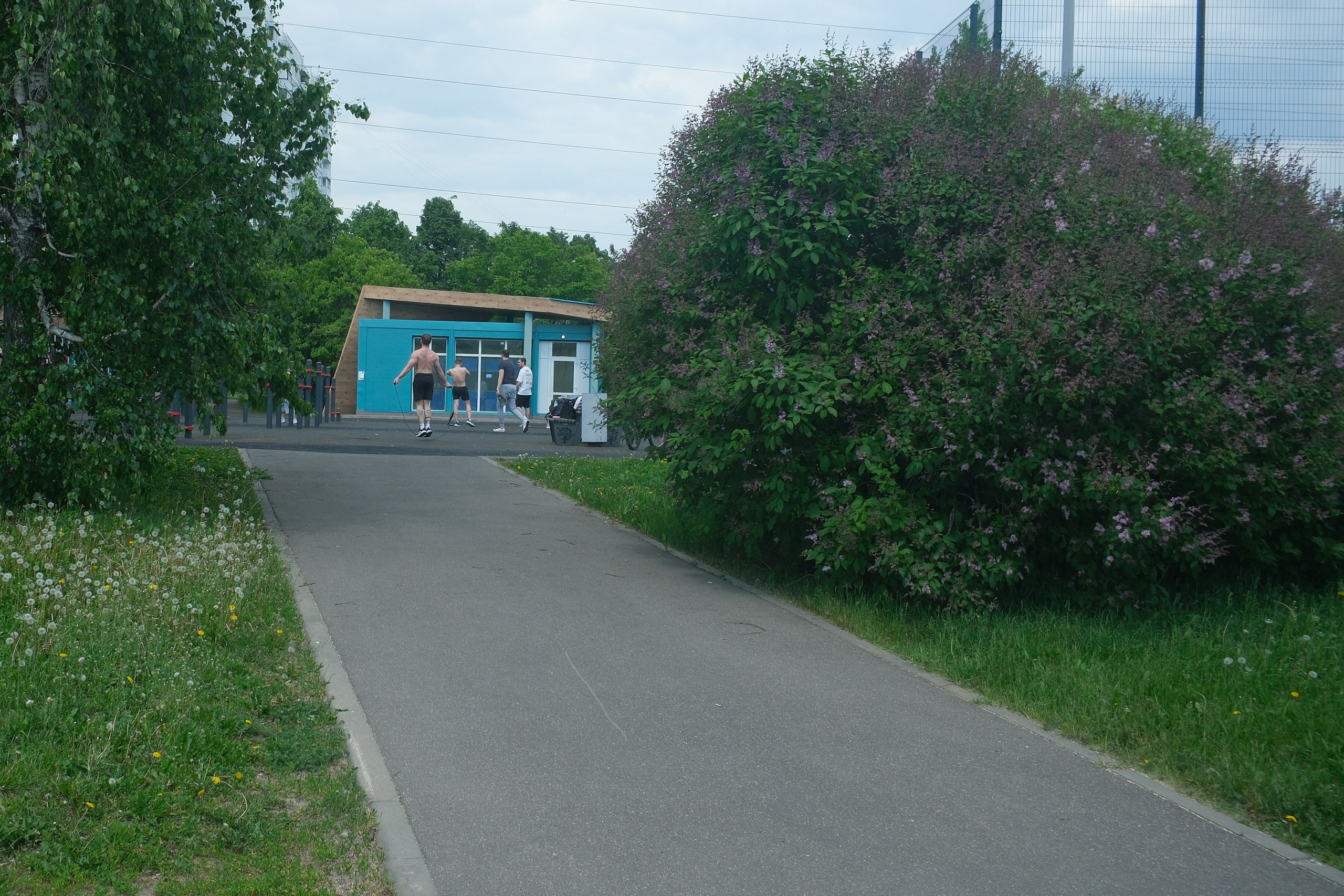 Парк 850 лет Москве. Снято на Voigtlander 18/2,8 Color-scopar. Улица, люди, жизнь…