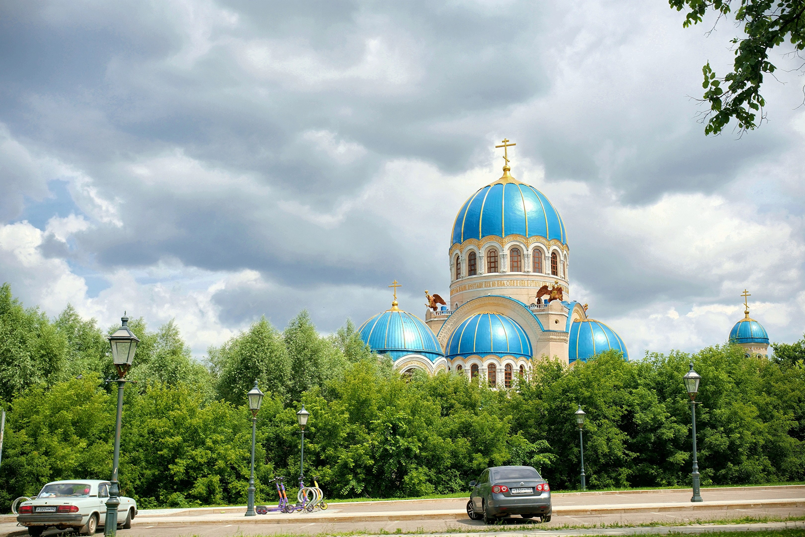 Улица, люди, жизнь…