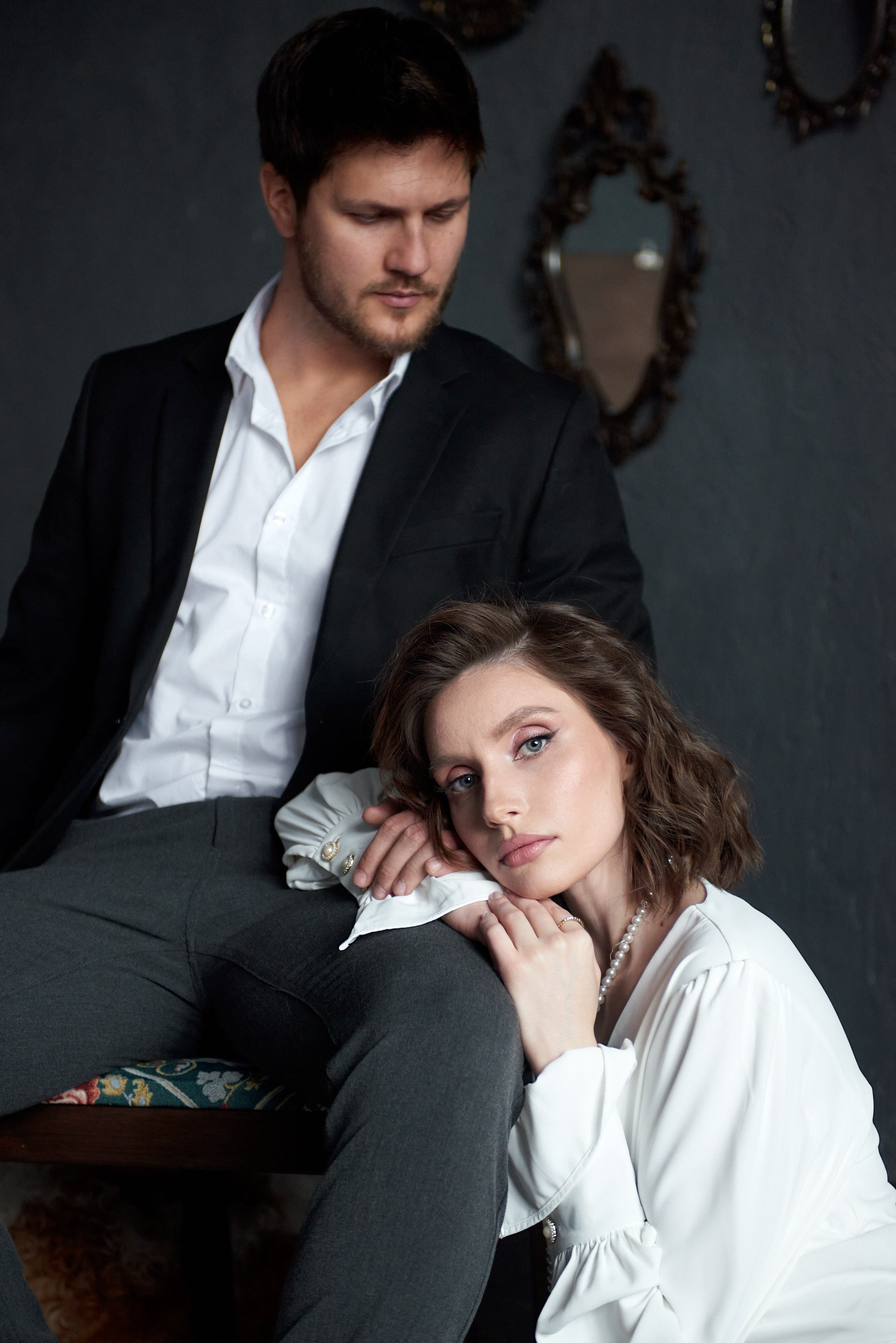 Свадебная фотосессия с борзыми в фотостудии