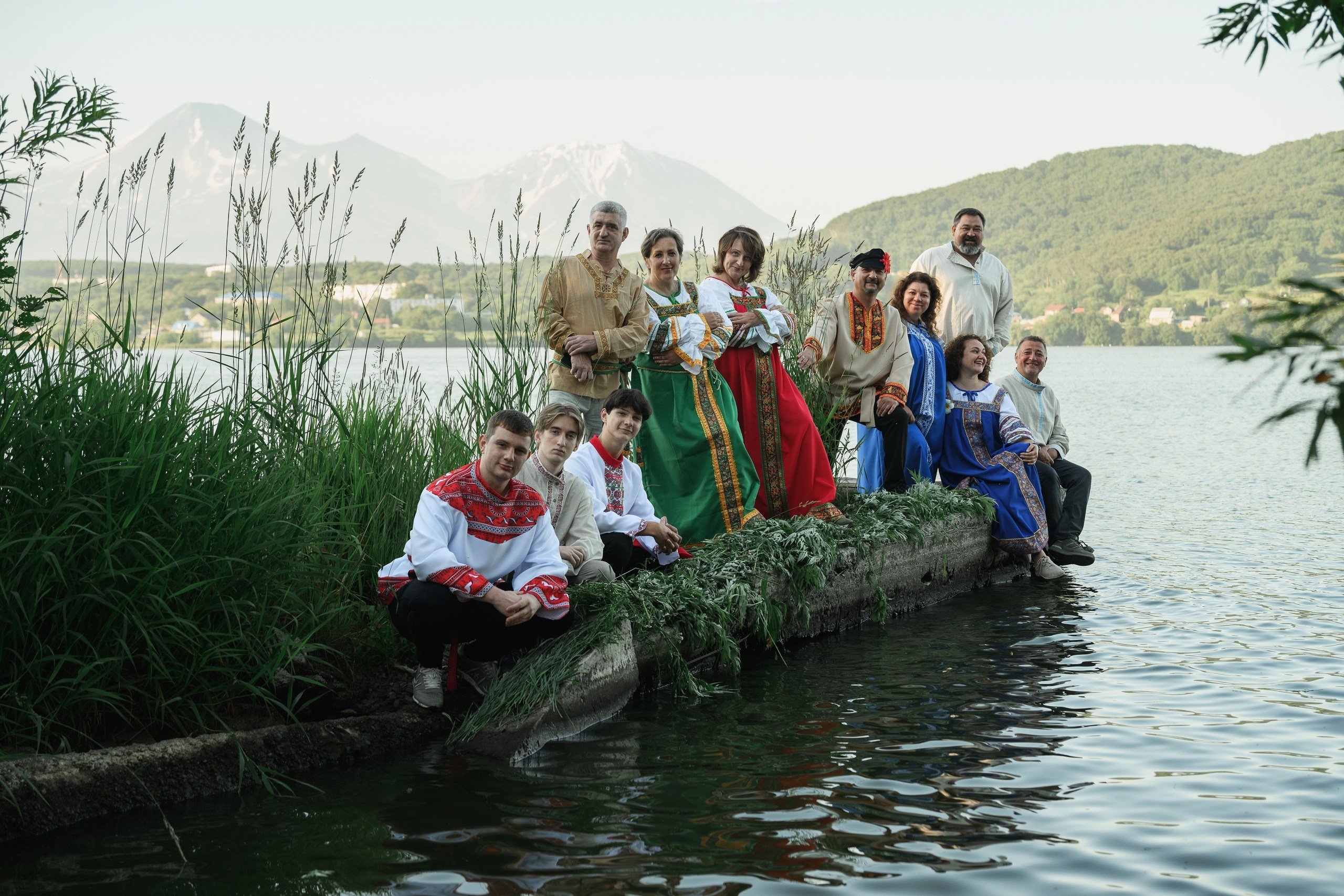 Фотосъемка праздника в этнической деревне в Петропавловске-Камчатском. Яркие народные гуляния и традиционные обряды в этническом стиле. Профессиональная съемка фольклорного фестиваля в Петропавловске-Камчатском. Колоритные кадры с участием местных жителей в национальных костюмах. Запечатленные эмоции и атмосфера этнического праздника на Камчатке.