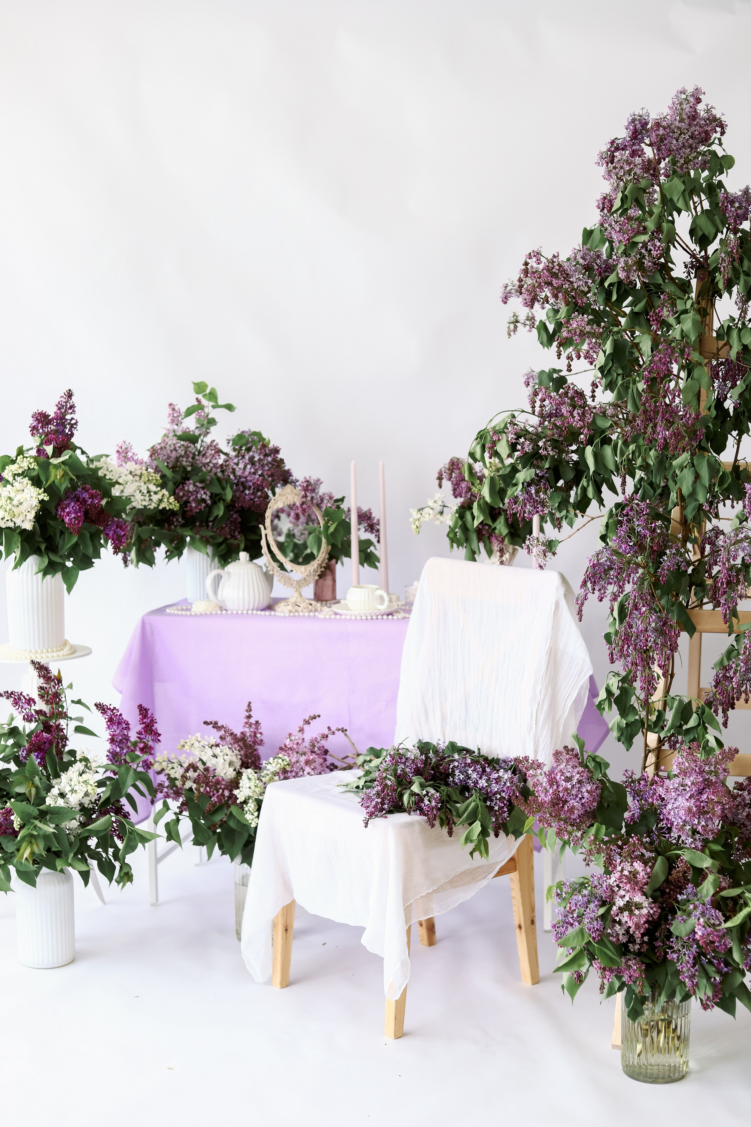 Фотодень в зале «Caramel» в цветущей сирени c кроликом. Фотостудия LIGHT в Люберцах