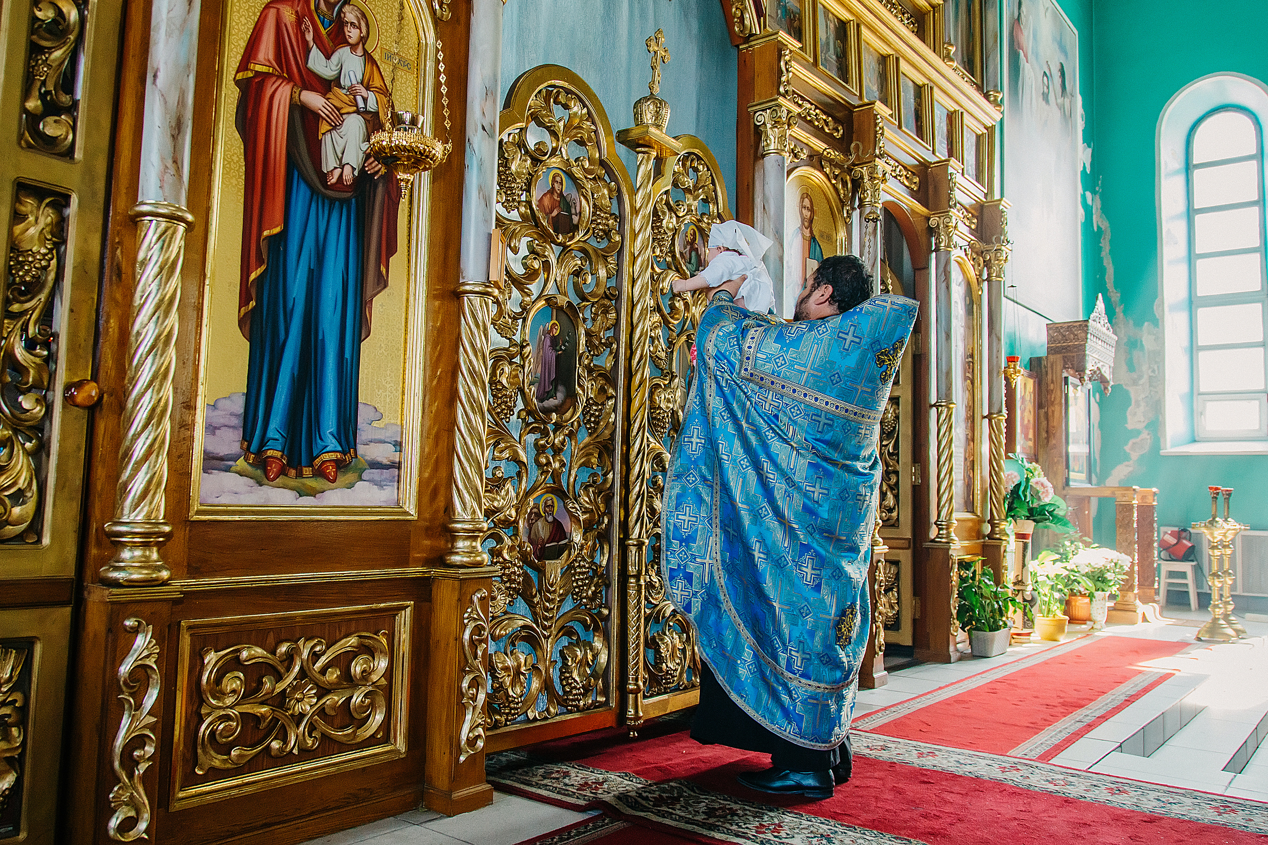 Крещение Ксении. Храм Иконы Божией Матери и всех скорбящих радость. Семейный фотограф Анастасия Шайхутдинова