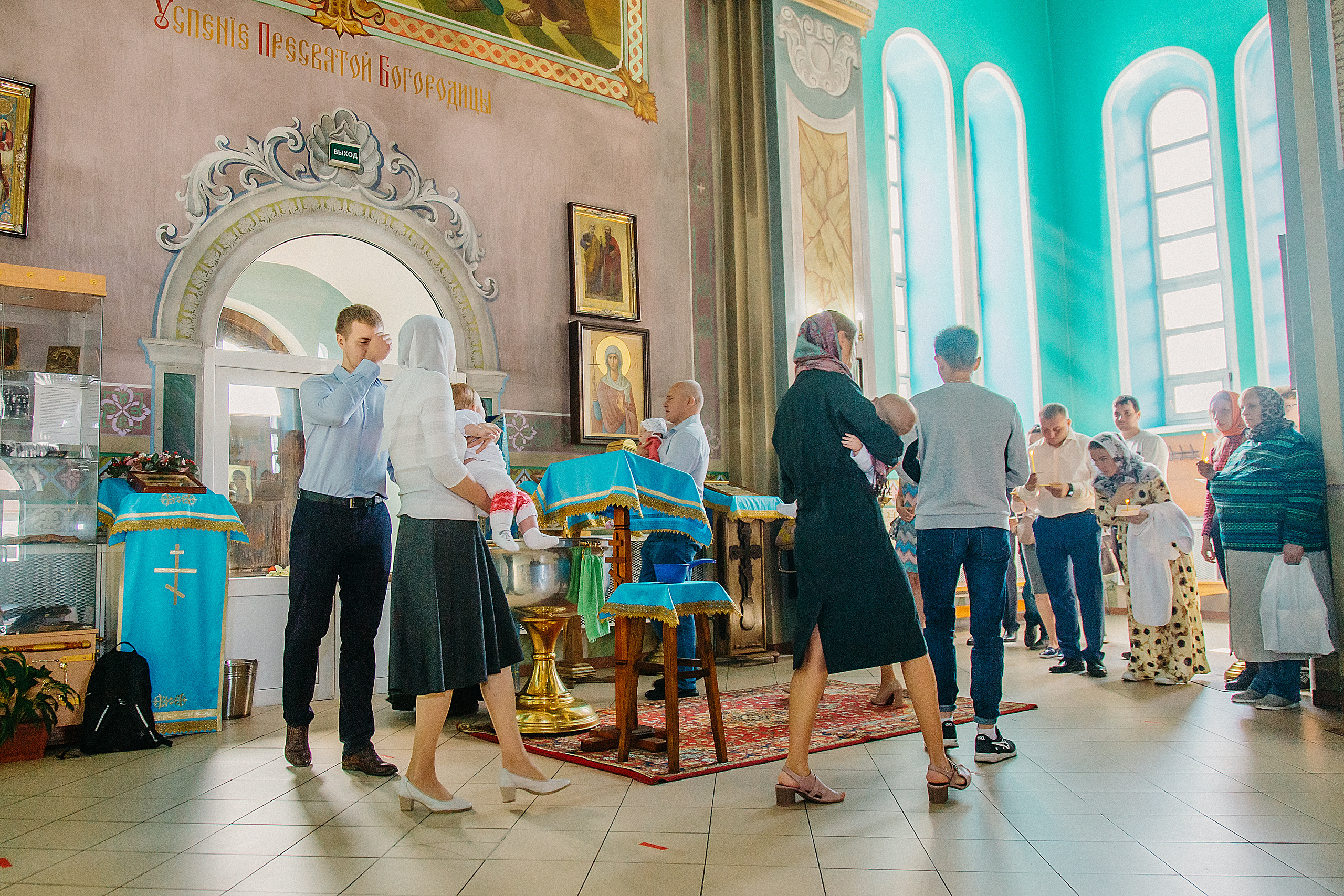 Крещение Ксении. Храм Иконы Божией Матери и всех скорбящих радость. Семейный фотограф Анастасия Шайхутдинова