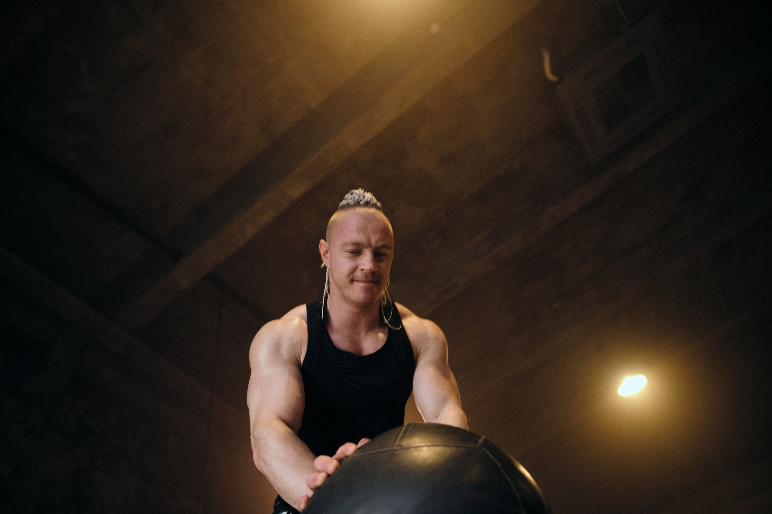 Фотосъемка для фитнес тренера ddx Fitness. Профессиональный фотограф в Москве — Максим Дьяконов