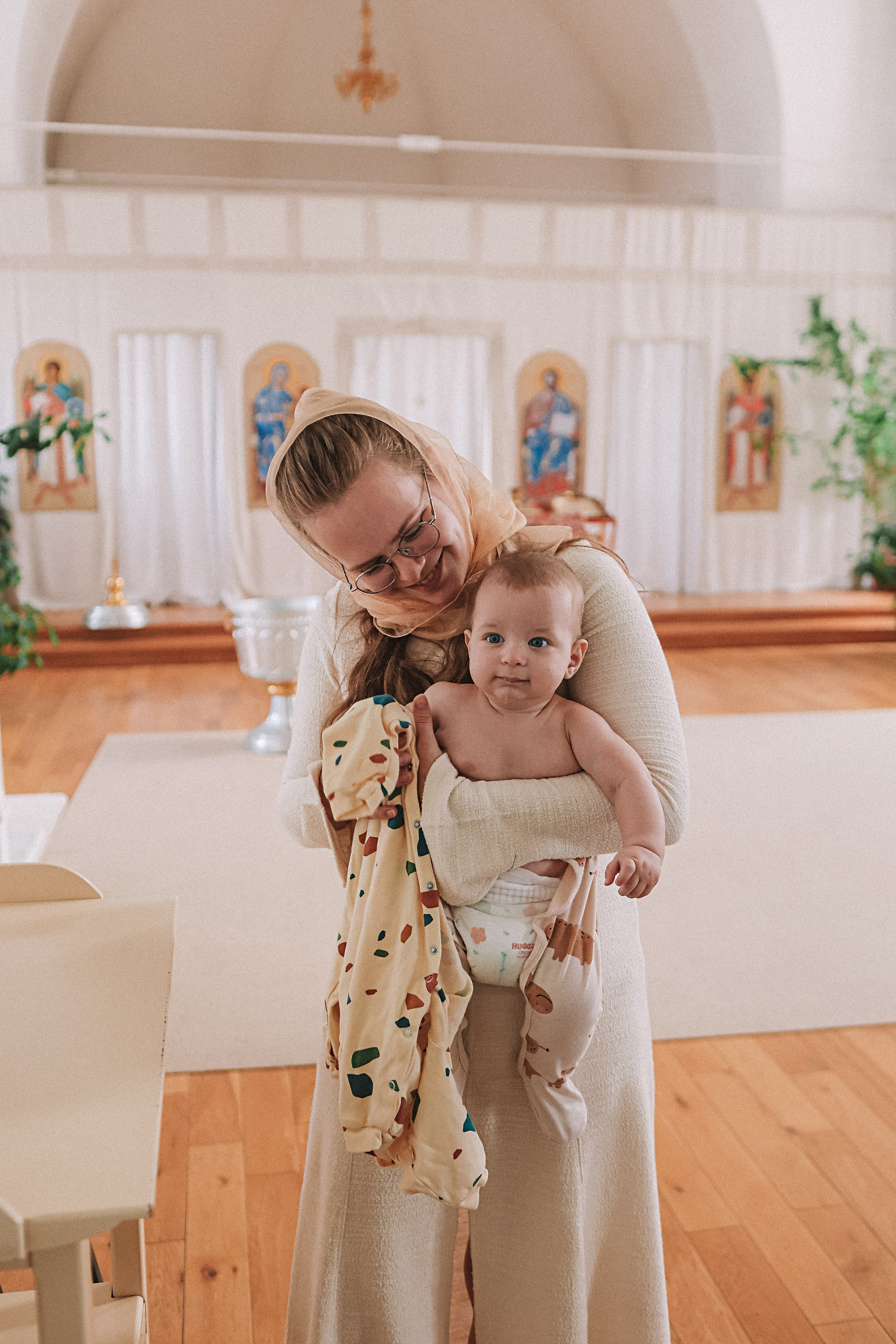 Крещение церковь около моста влюбленных. Семейный фотограф Тюмень, фотограф на роды Салмина Мария