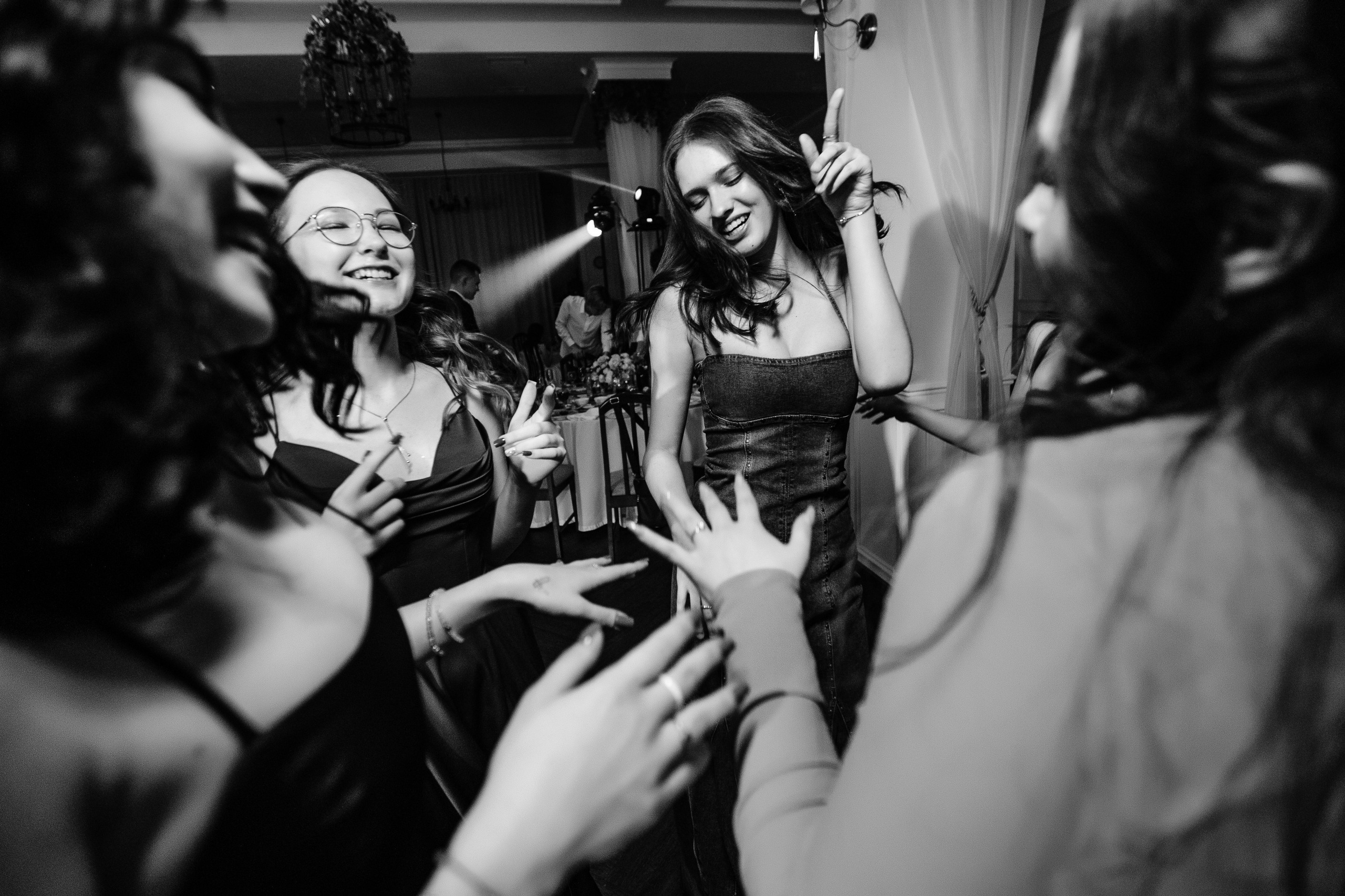 Выпускной Гимназия 1. Роман Урумбаев фотограф Нижневартовск