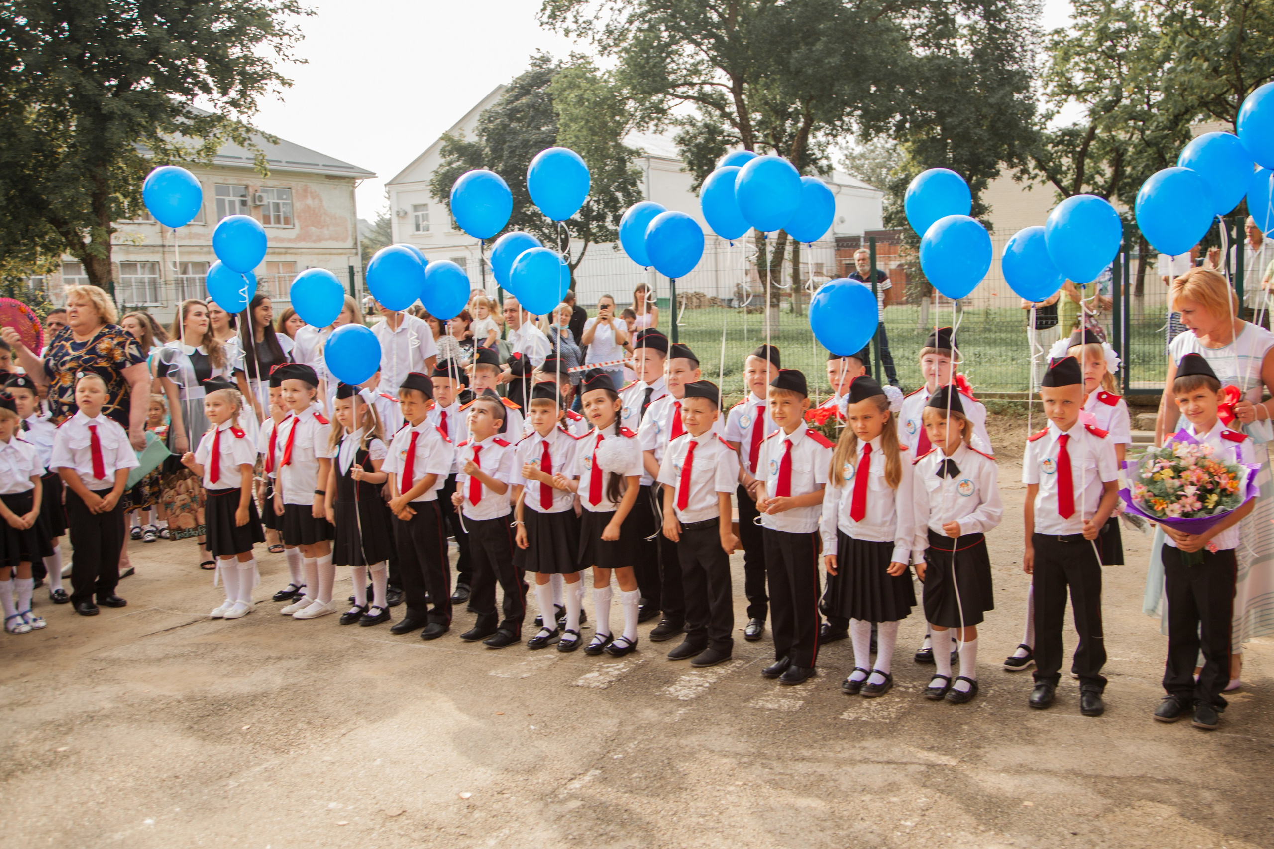 Линейка 1 сентября. Свадебный и семейный фотограф в Армавире