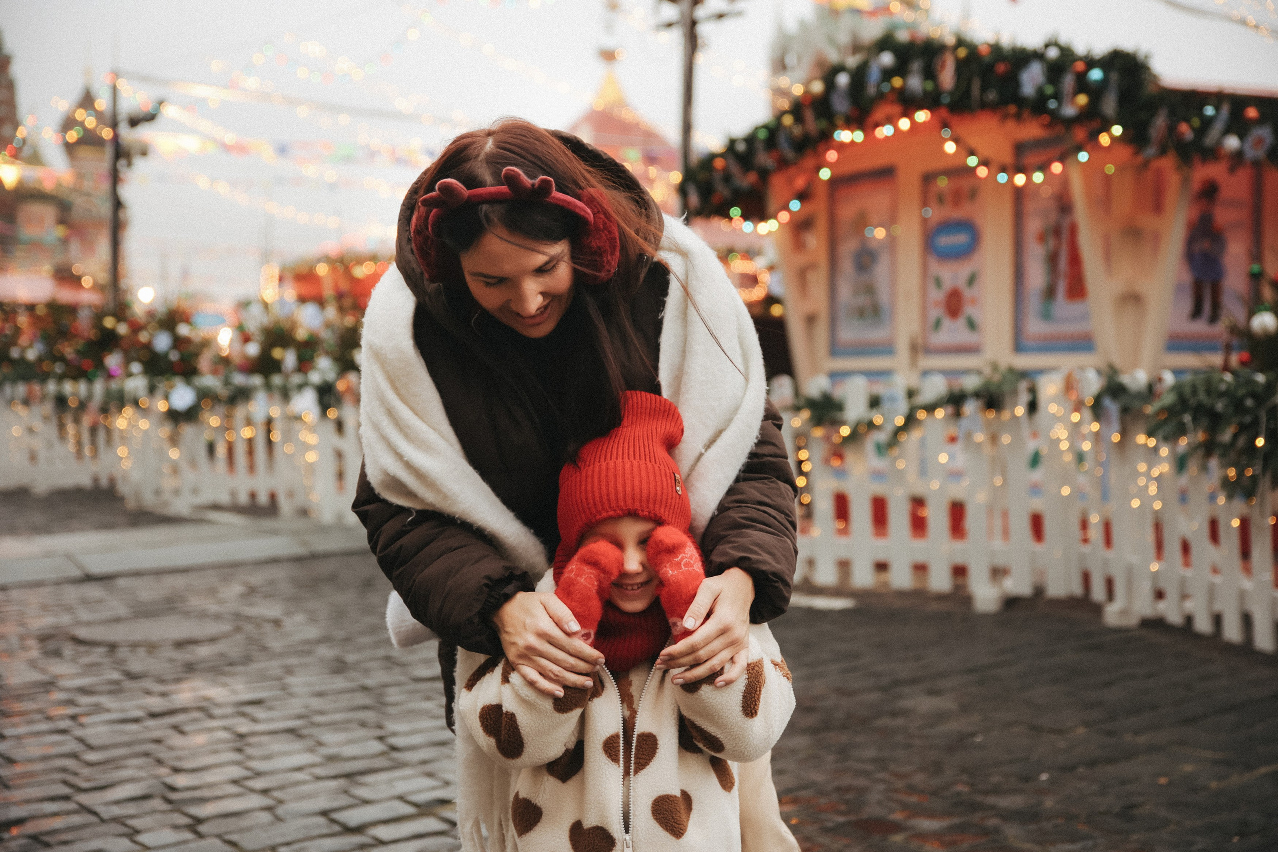 Новогодняя фотосессия на Гум ярмарка мама и дочка. Фотограф Владимир Москва